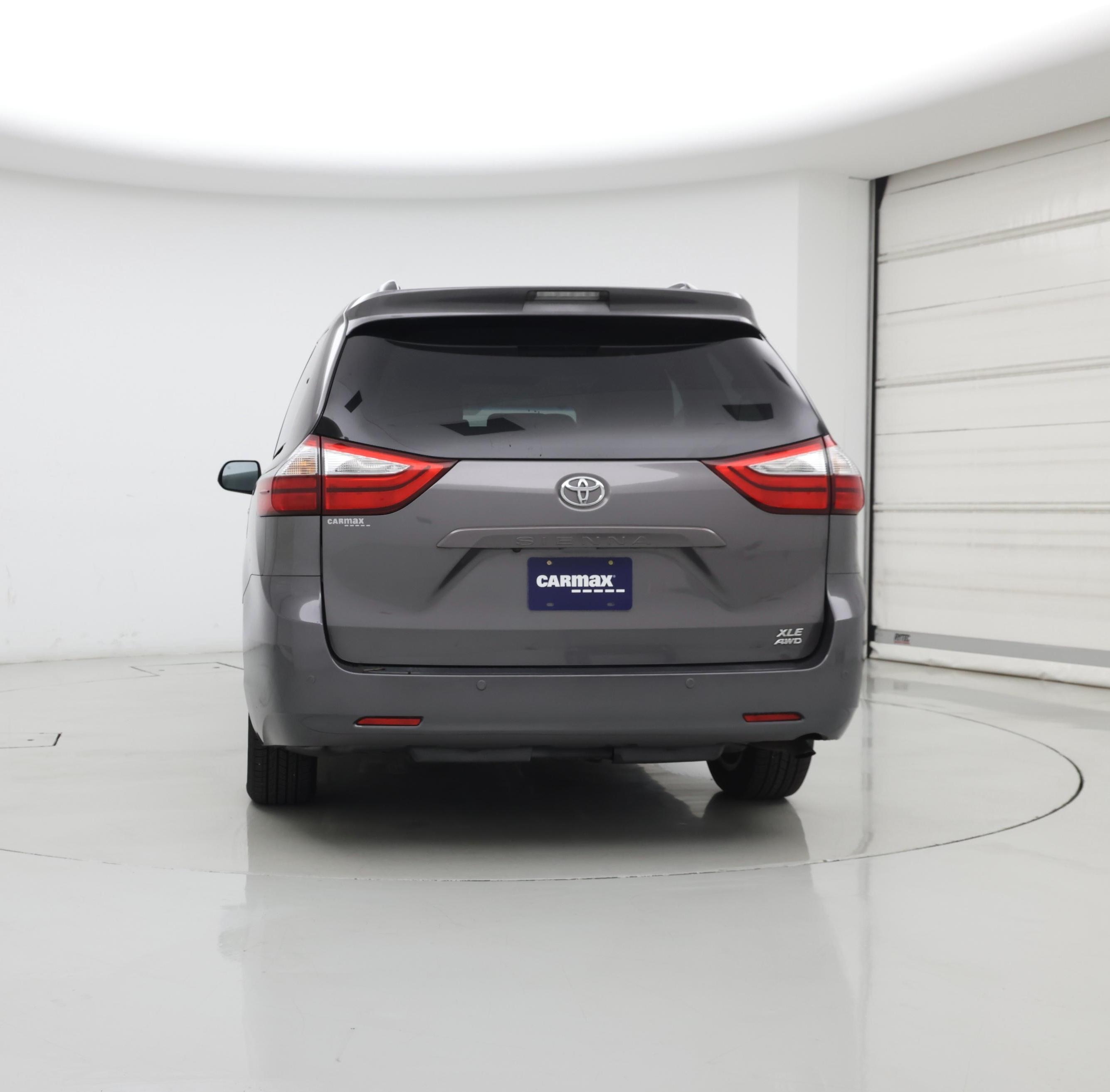 Thumbnail: 2015 Toyota Sienna - 6