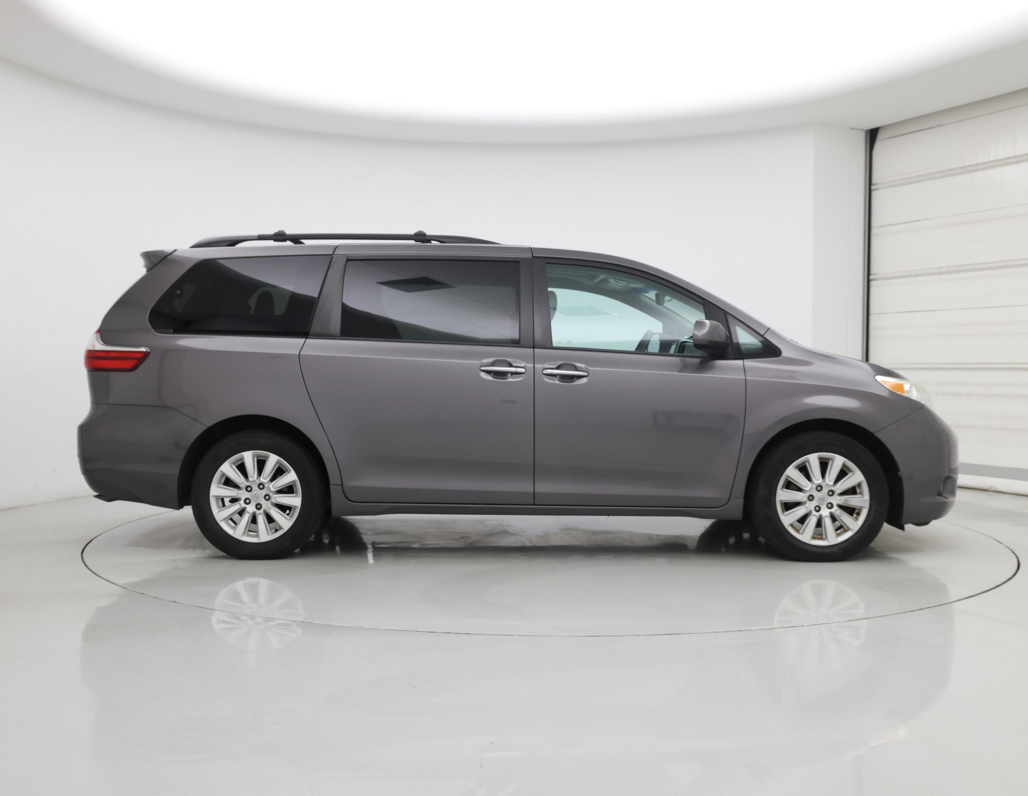 Thumbnail: 2015 Toyota Sienna - 7