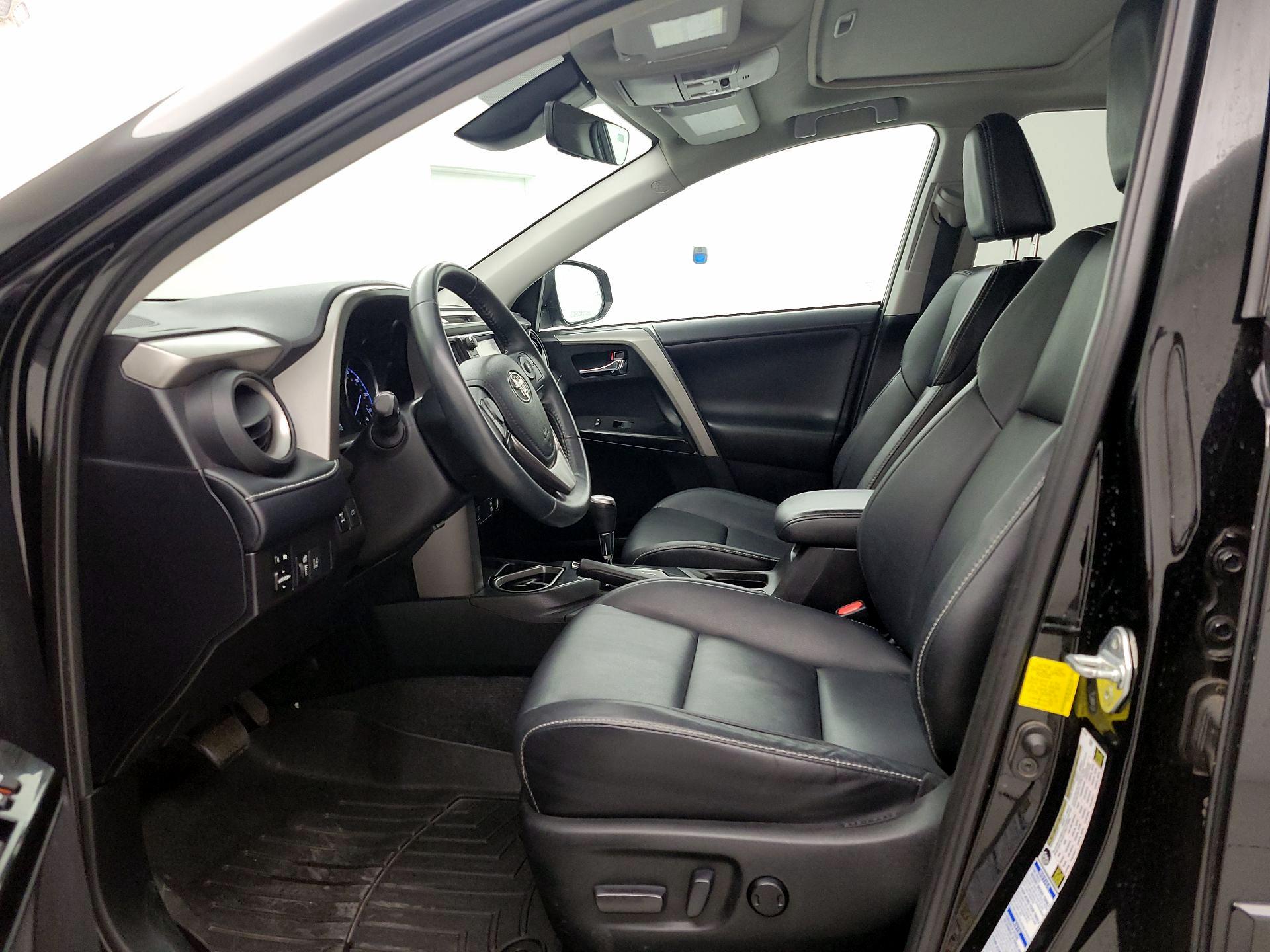 Thumbnail: 2016 Toyota RAV4 - 11
