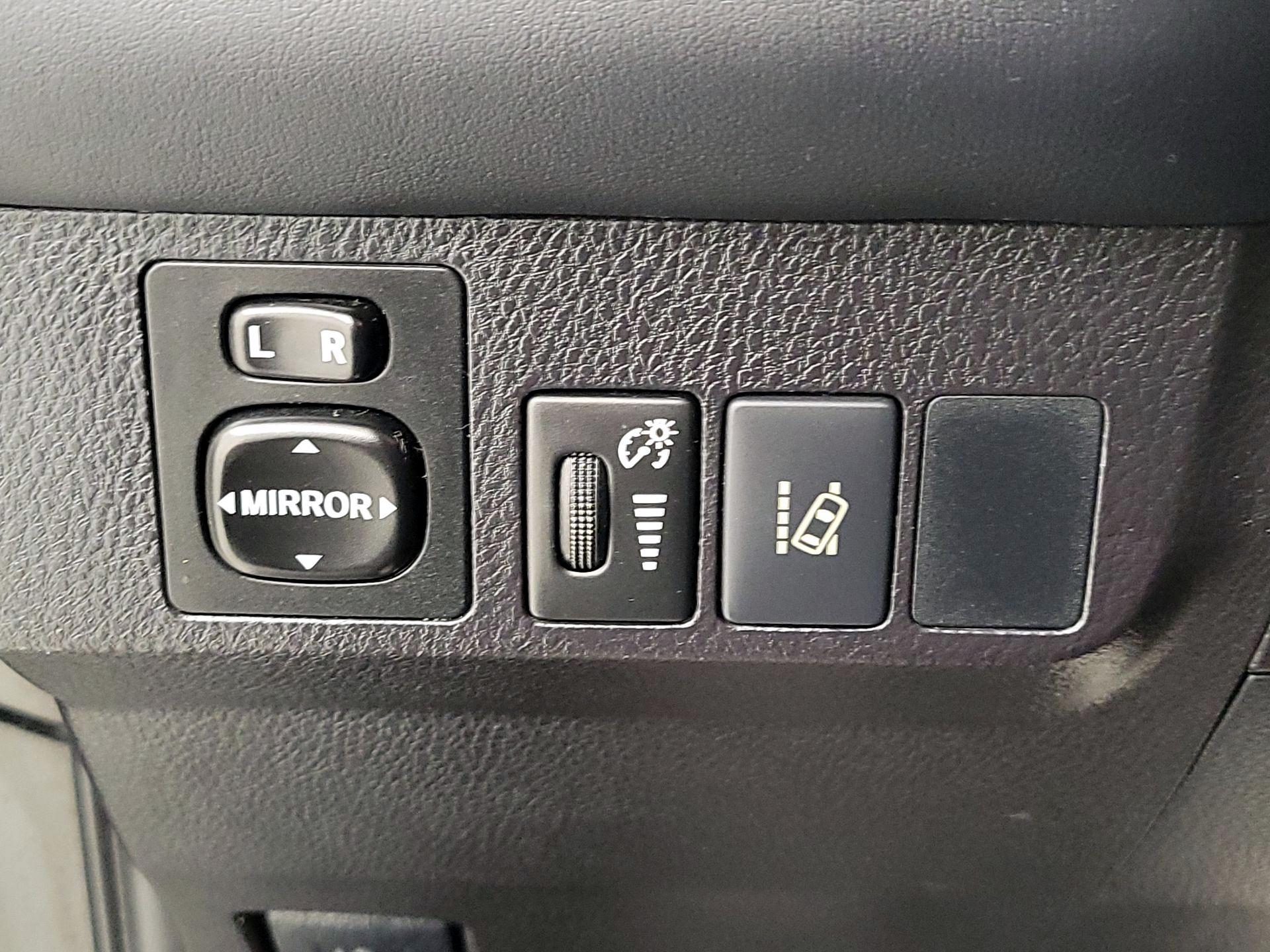 Thumbnail: 2016 Toyota RAV4 - 13