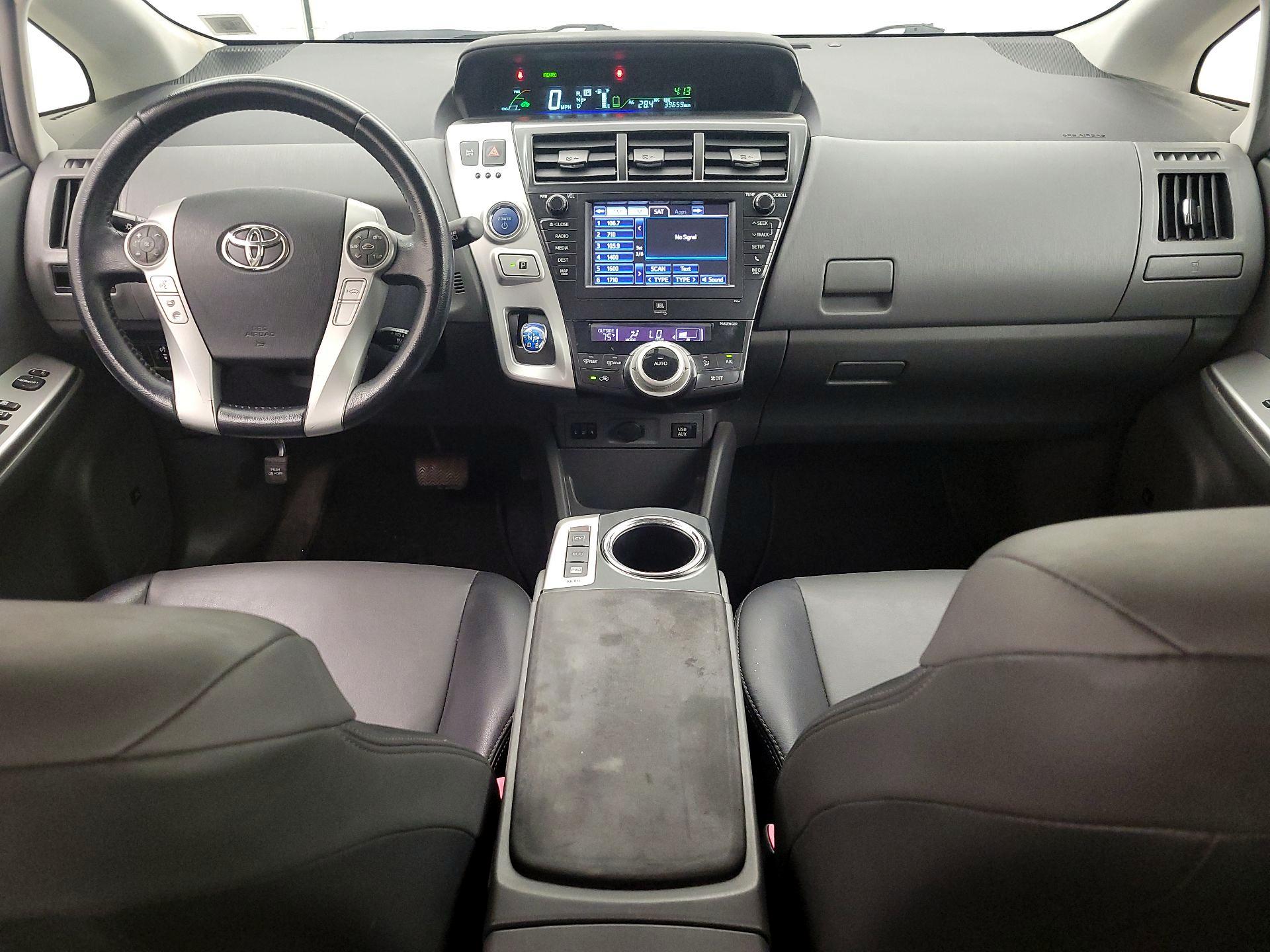 Thumbnail: 2014 Toyota Prius v - 9