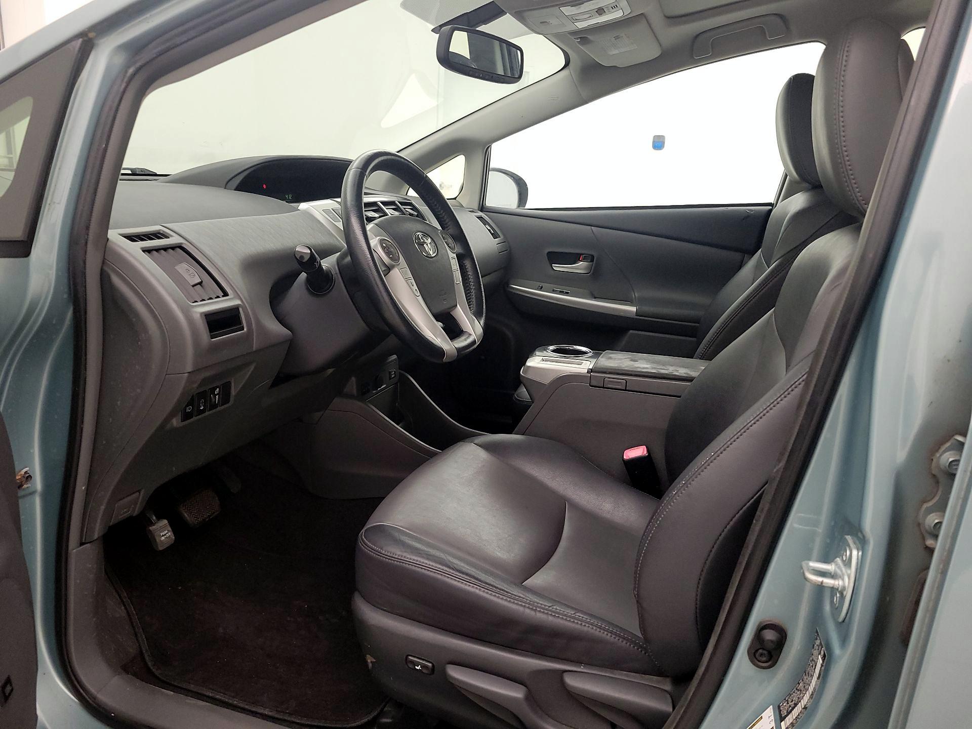 Thumbnail: 2014 Toyota Prius v - 11