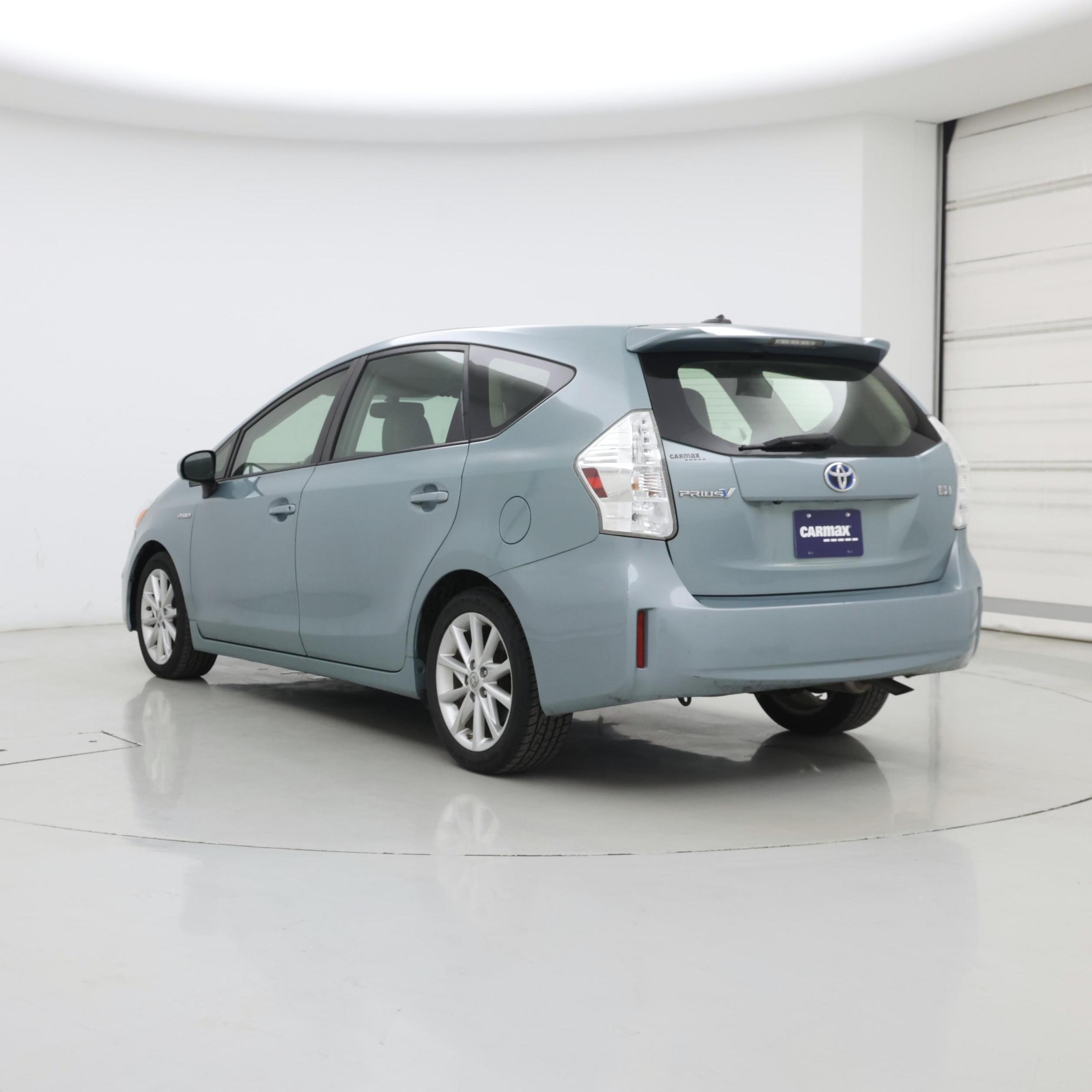 Thumbnail: 2014 Toyota Prius v - 2