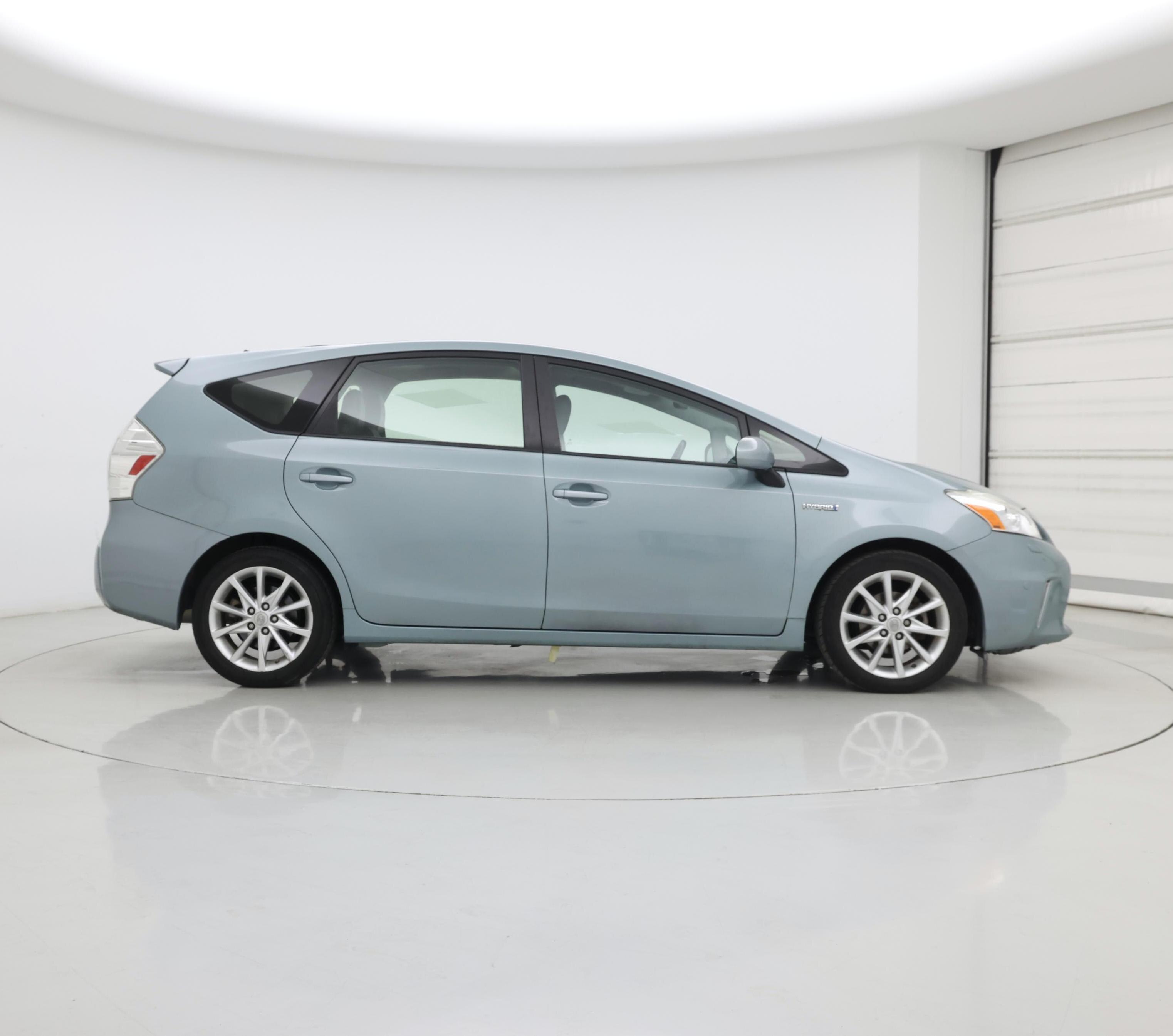 Thumbnail: 2014 Toyota Prius v - 7