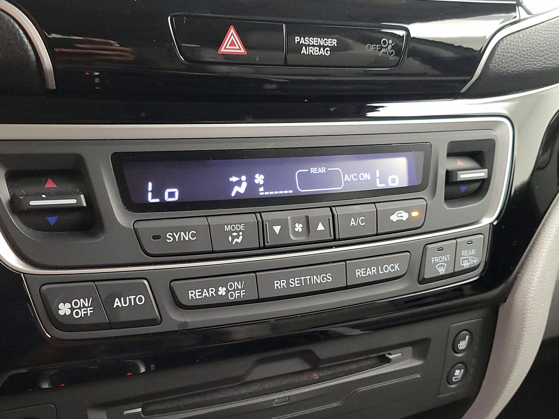 Thumbnail: 2019 Honda Pilot - 17