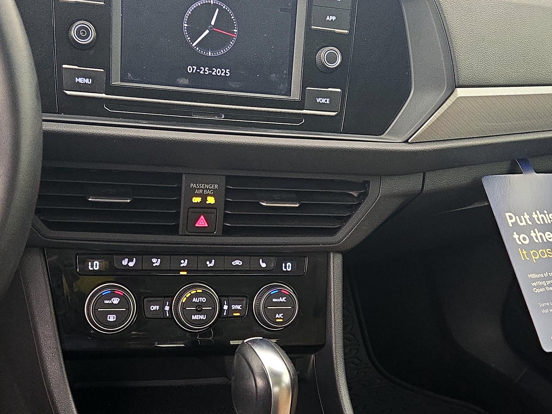Thumbnail: 2020 Volkswagen Jetta - 16