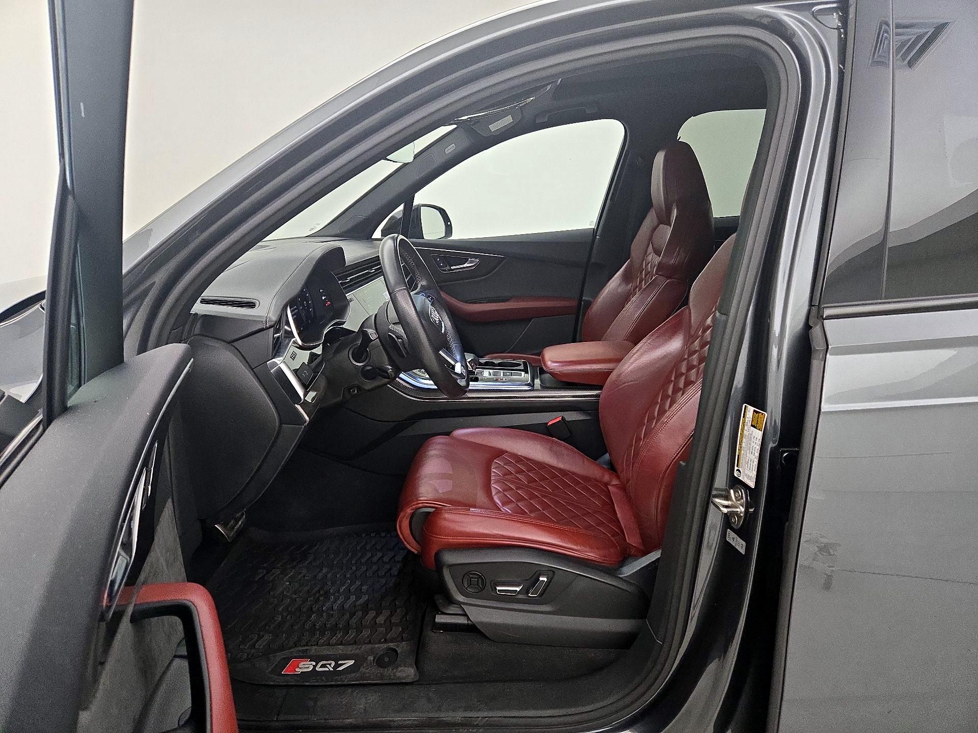 Thumbnail: 2021 Audi SQ7 - 11