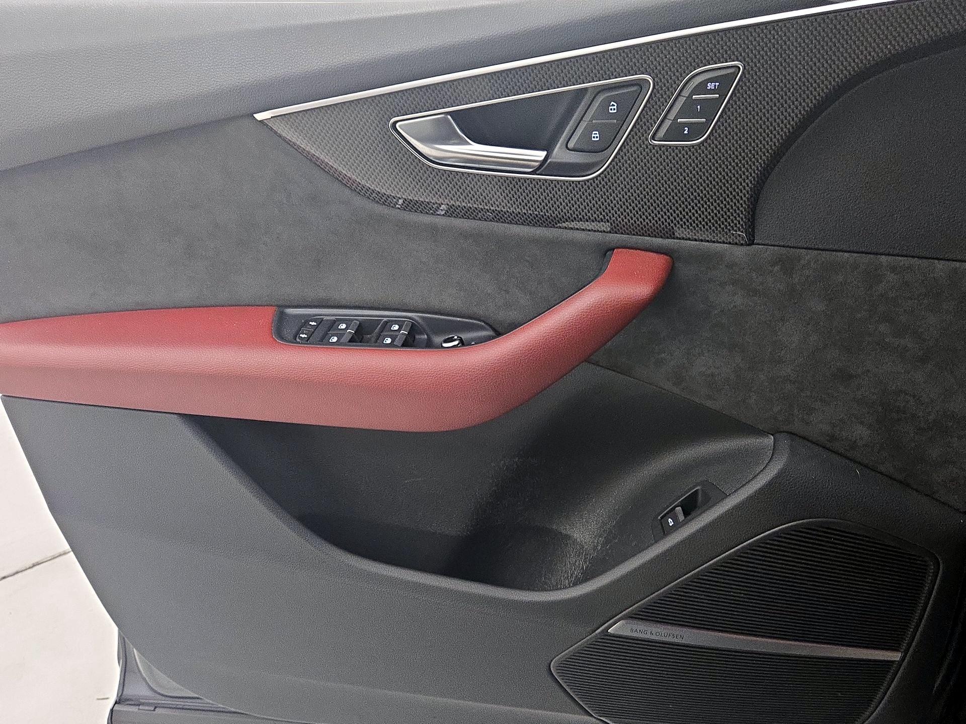 Thumbnail: 2021 Audi SQ7 - 12