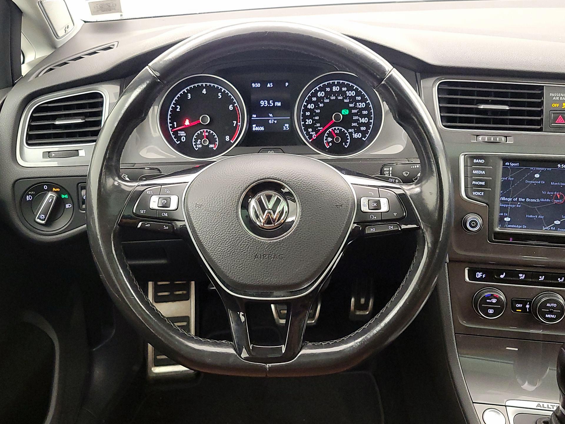 Thumbnail: 2017 Volkswagen Golf - 10