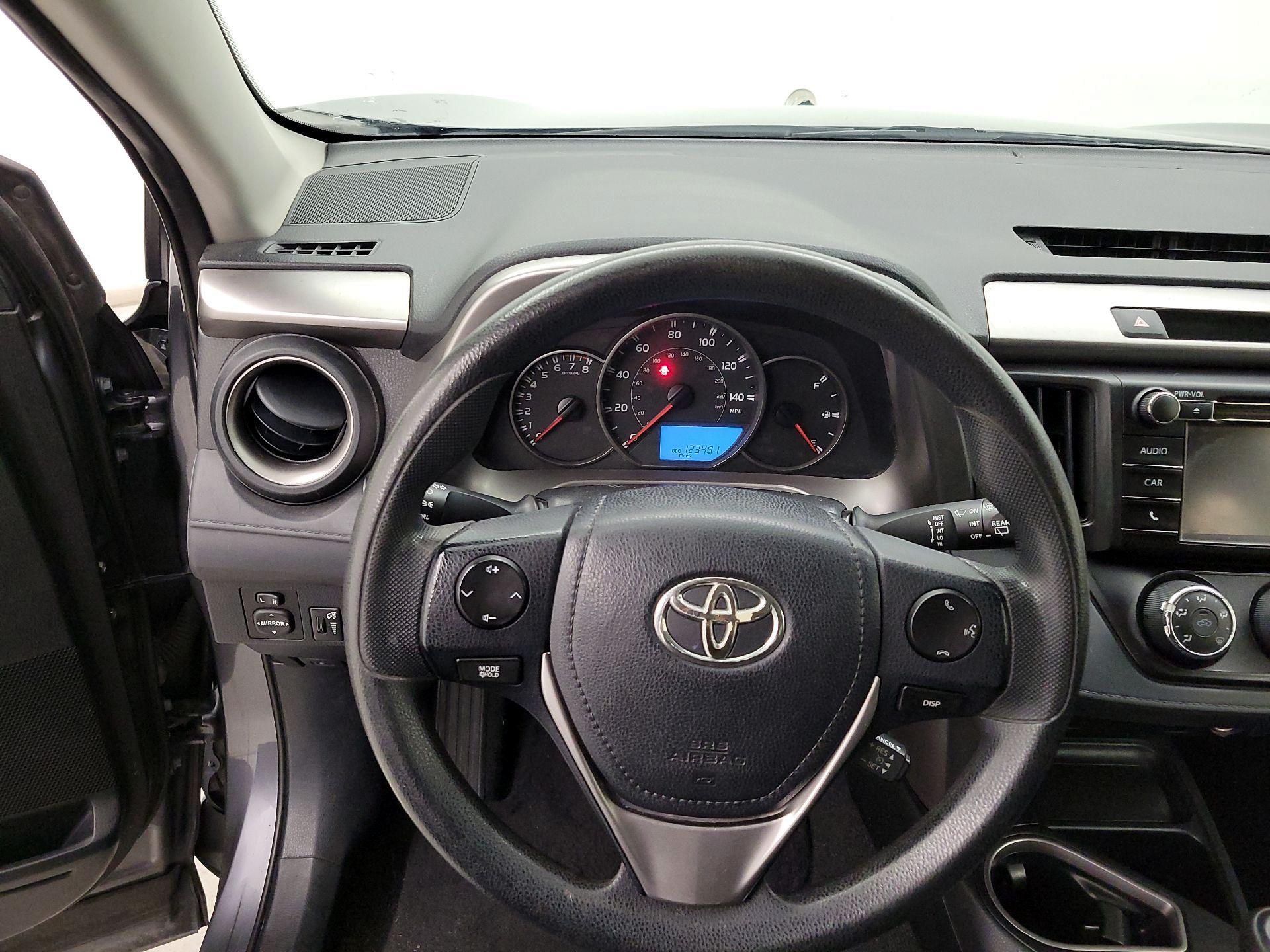 Thumbnail: 2016 Toyota RAV4 - 10