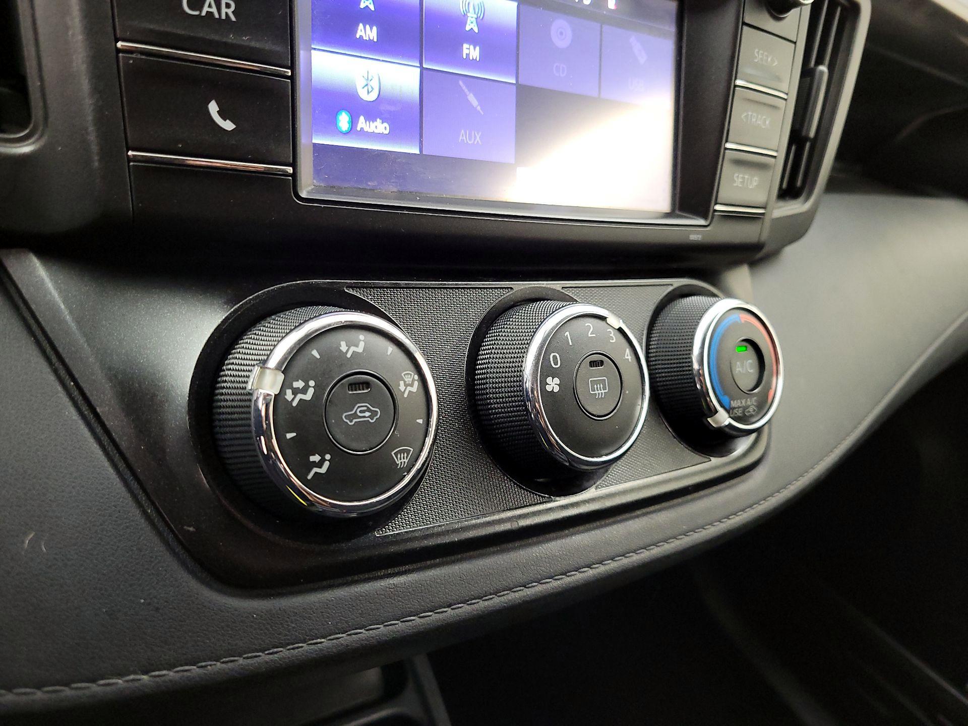 Thumbnail: 2016 Toyota RAV4 - 16