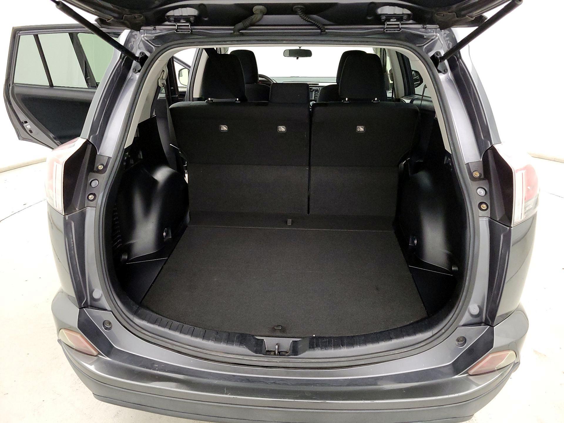 Thumbnail: 2016 Toyota RAV4 - 20