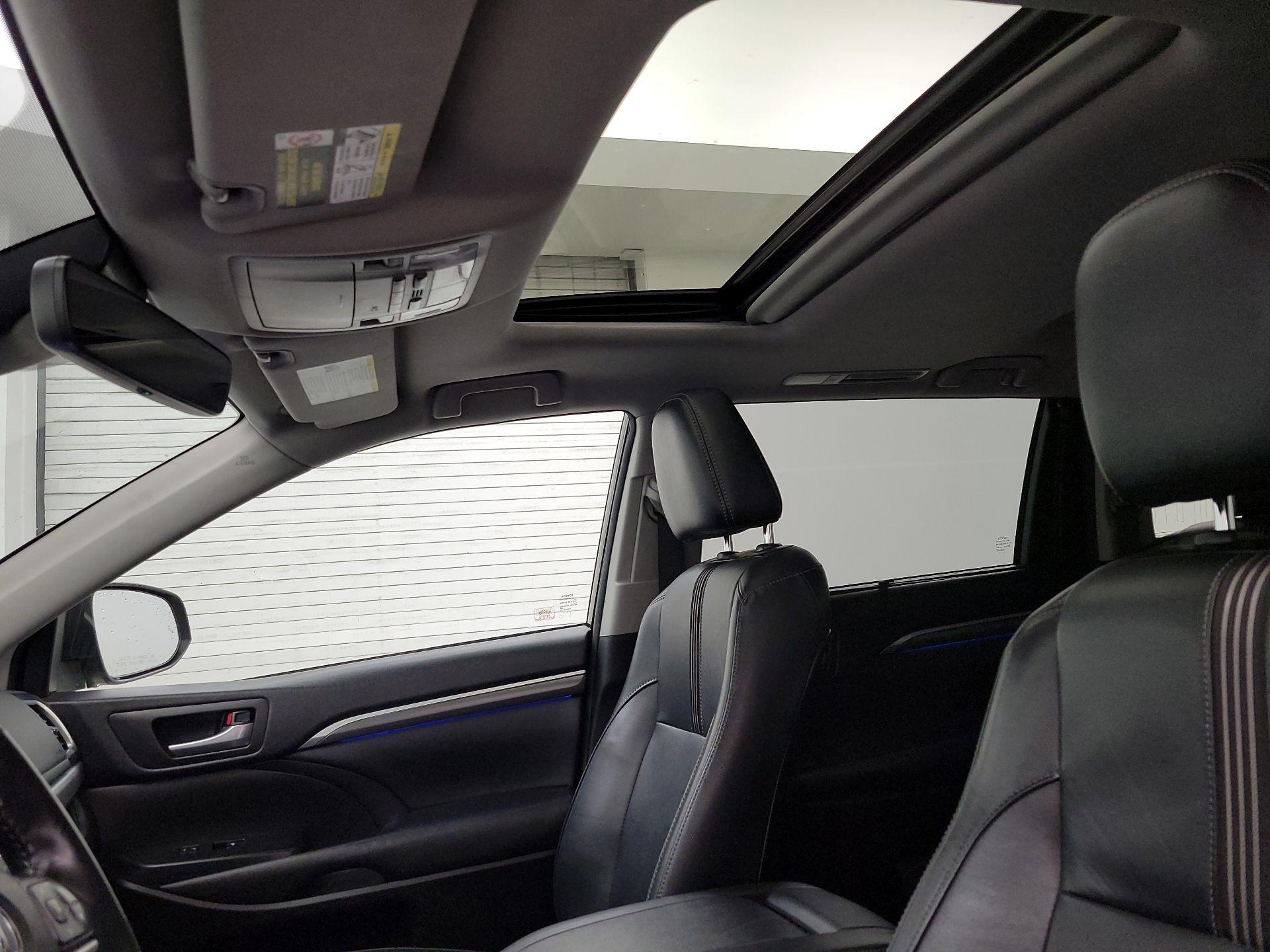 Thumbnail: 2018 Toyota Highlander - 20
