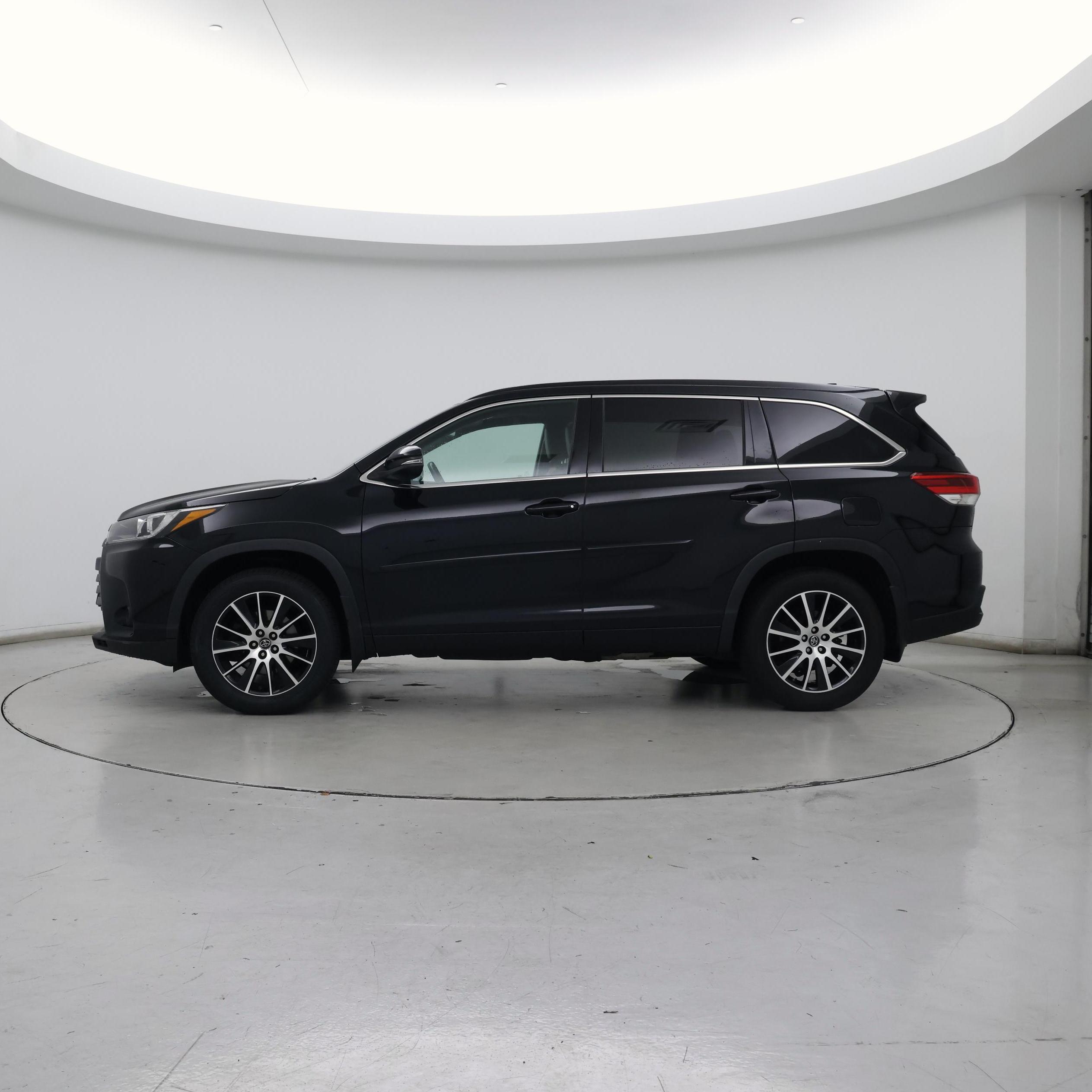 Thumbnail: 2018 Toyota Highlander - 3