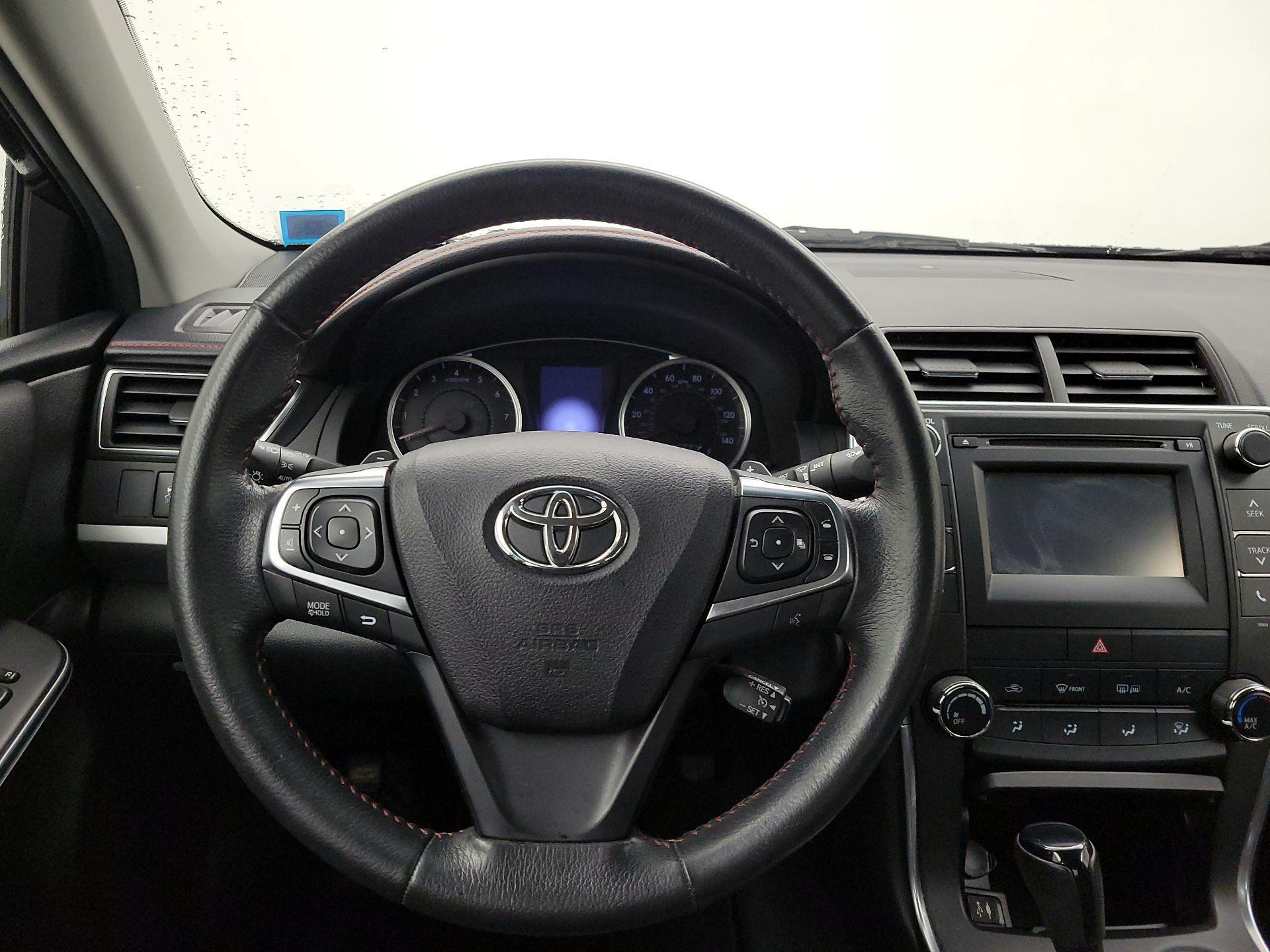 Thumbnail: 2017 Toyota Camry - 10