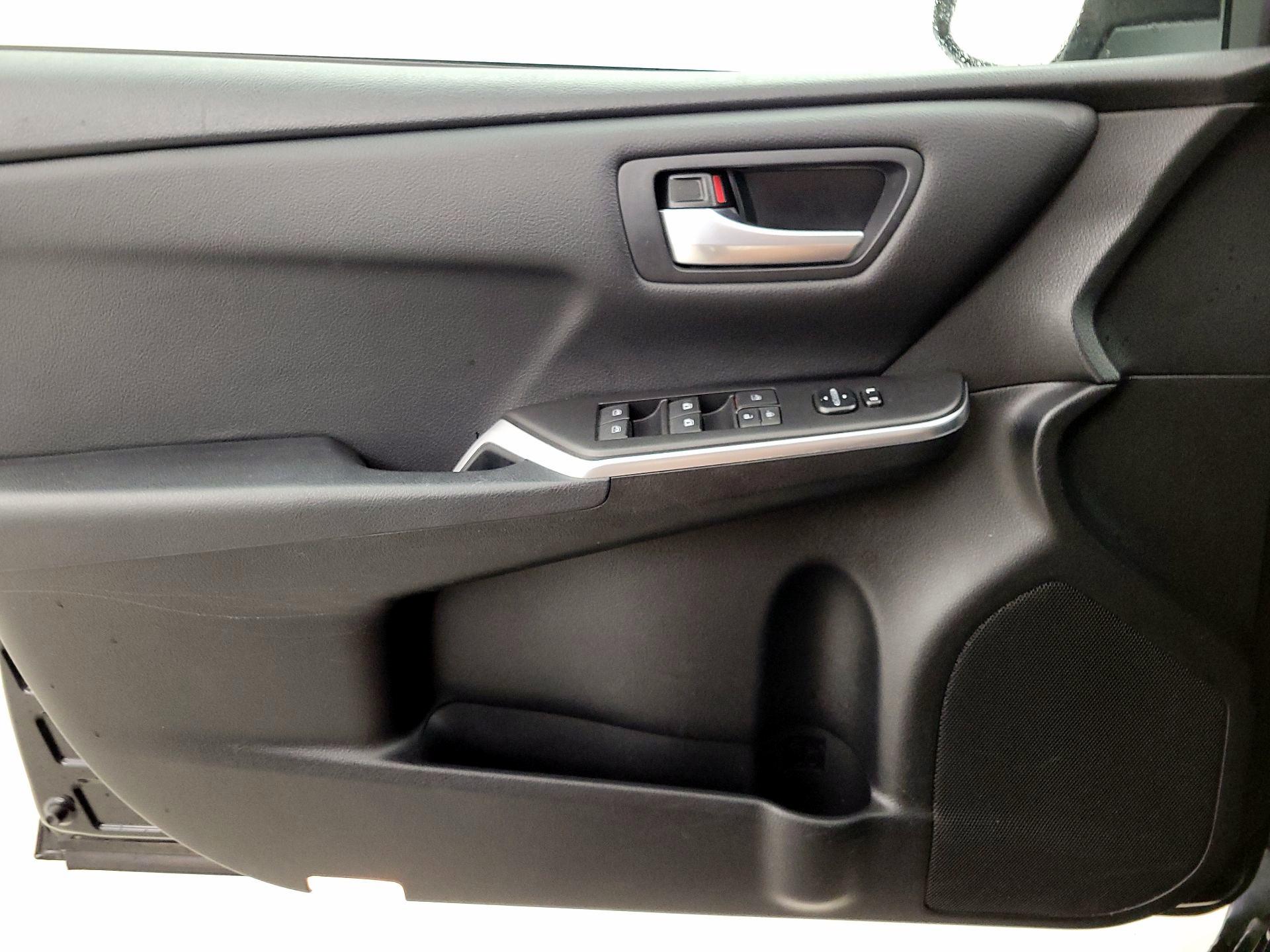 Thumbnail: 2017 Toyota Camry - 12