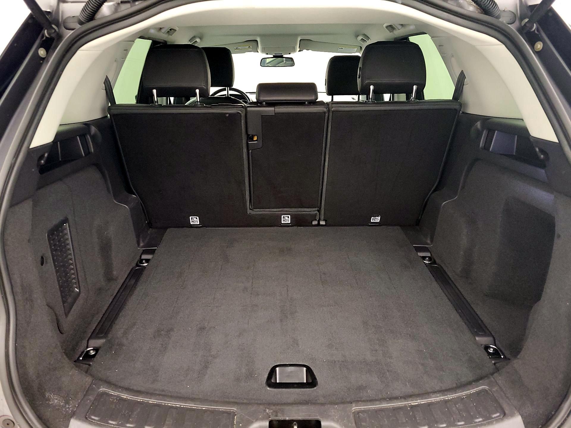 Thumbnail: 2017 Land Rover Discovery Sport - 20