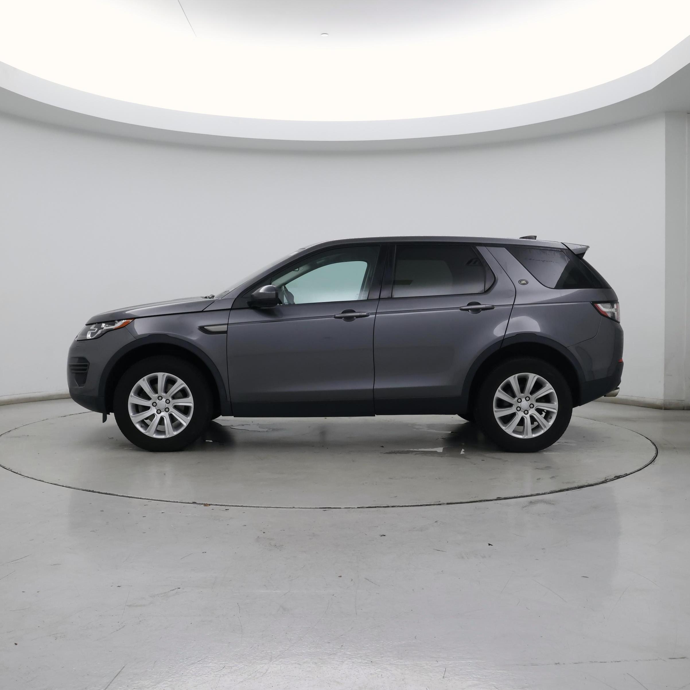 Thumbnail: 2017 Land Rover Discovery Sport - 3