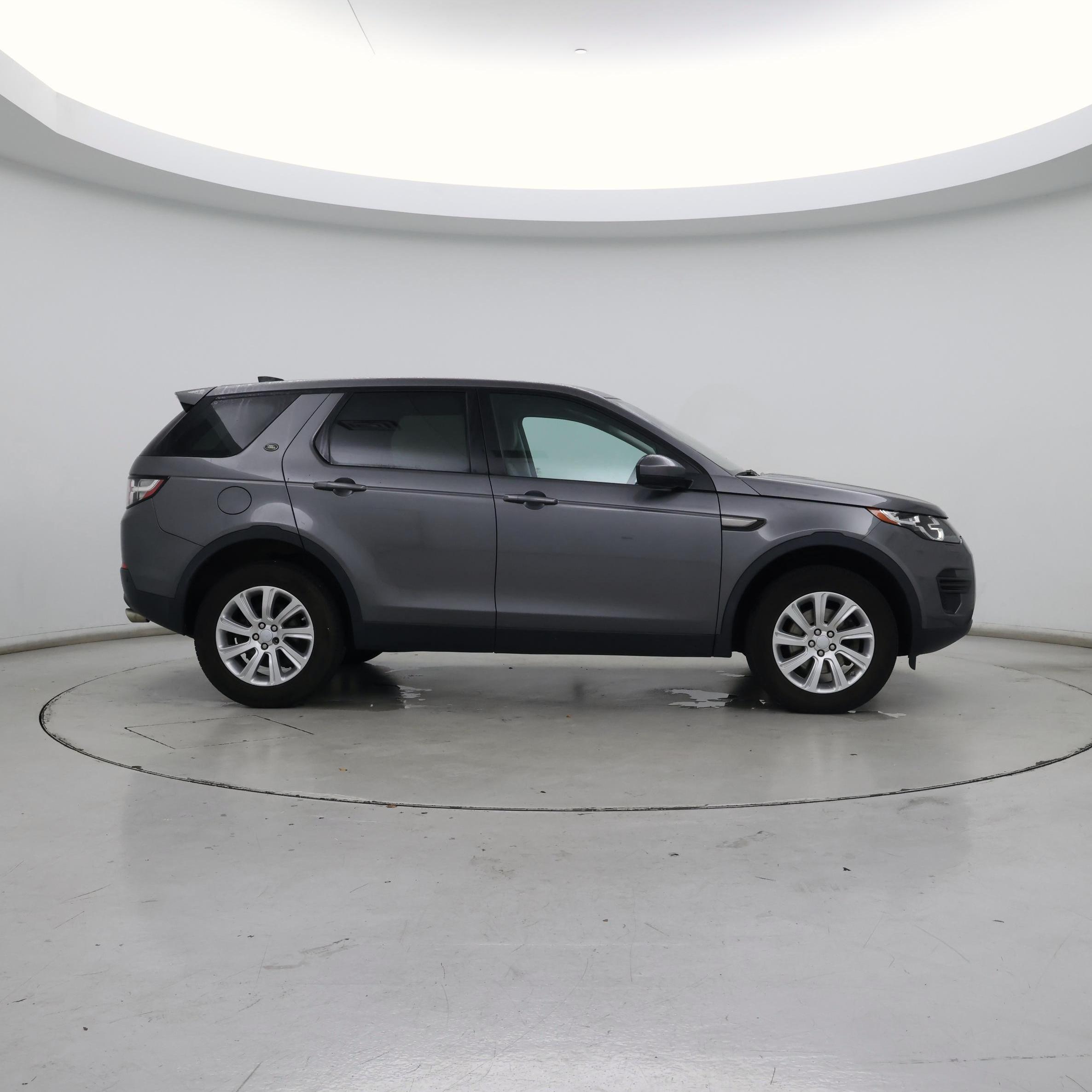 Thumbnail: 2017 Land Rover Discovery Sport - 7