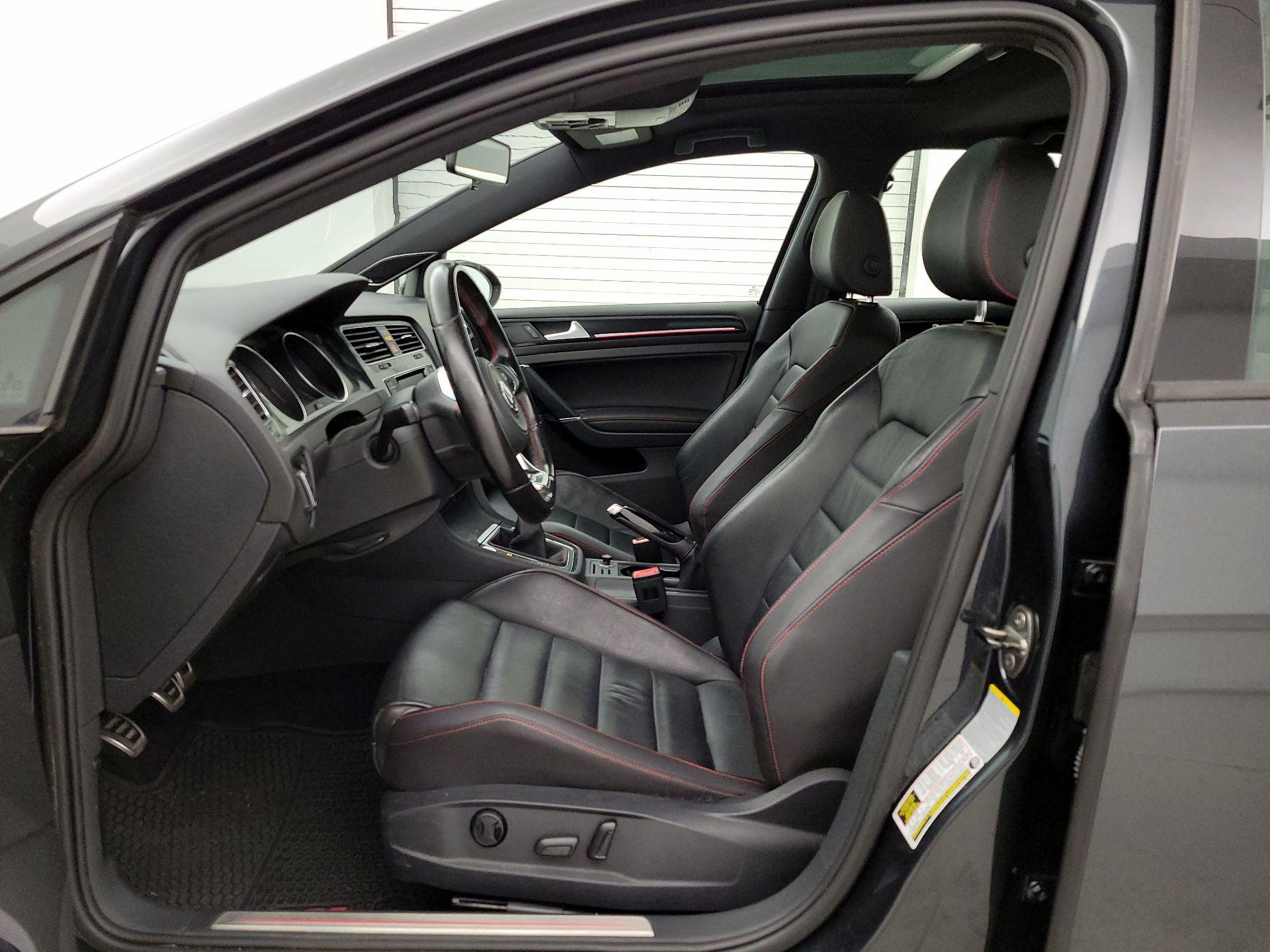 Thumbnail: 2015 Volkswagen Golf - 11