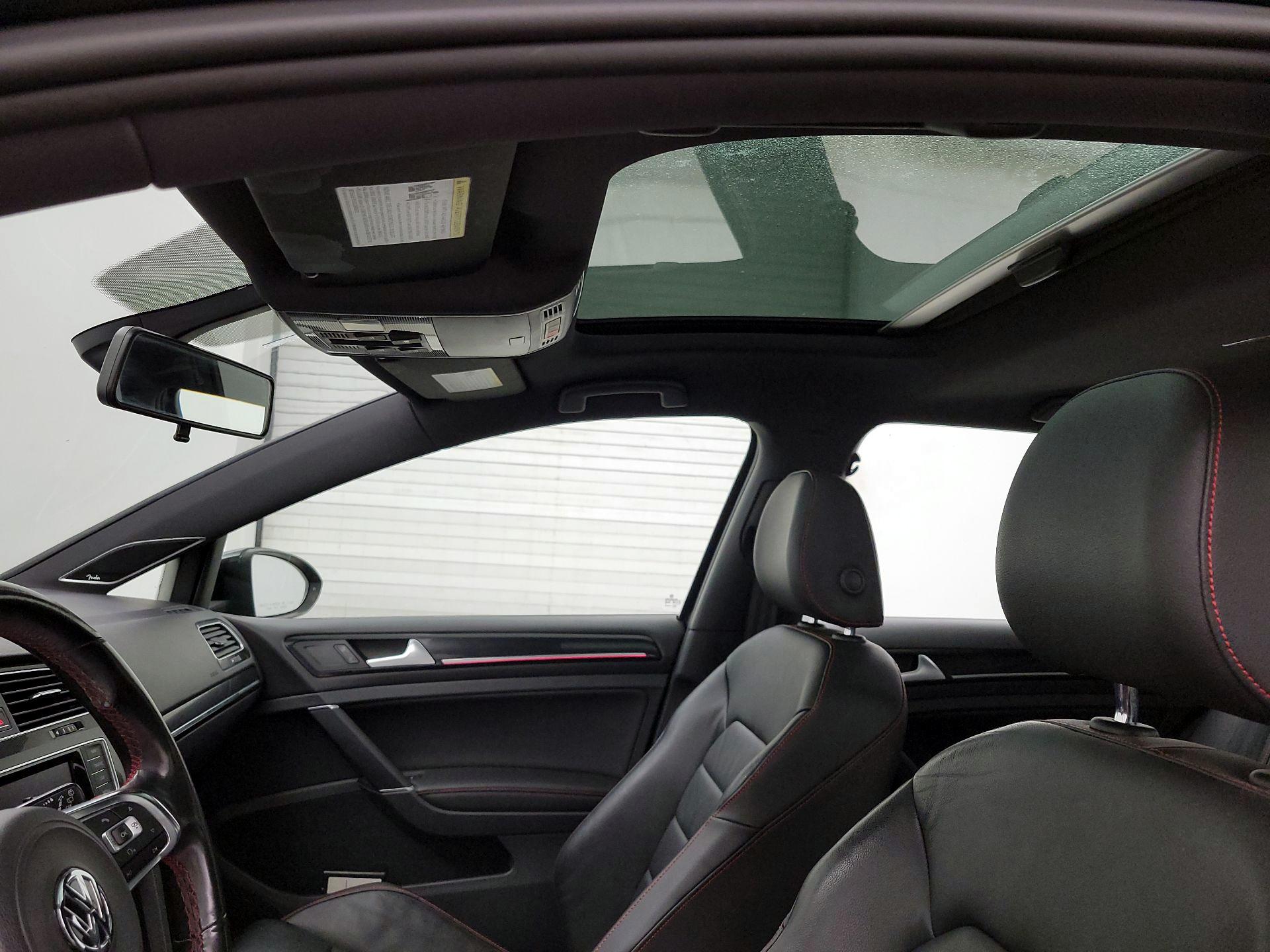 Thumbnail: 2015 Volkswagen Golf - 20