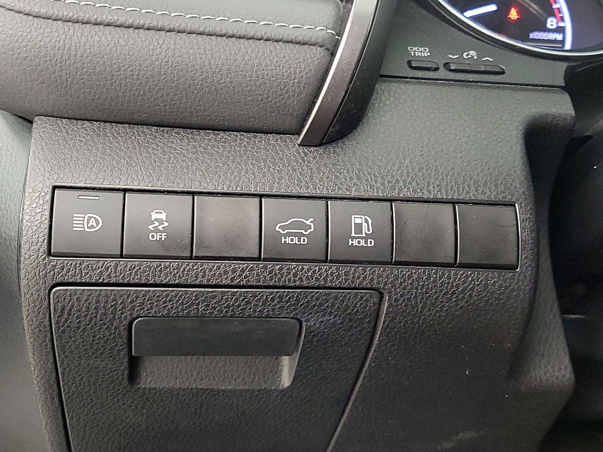 Thumbnail: 2019 Toyota Camry - 13