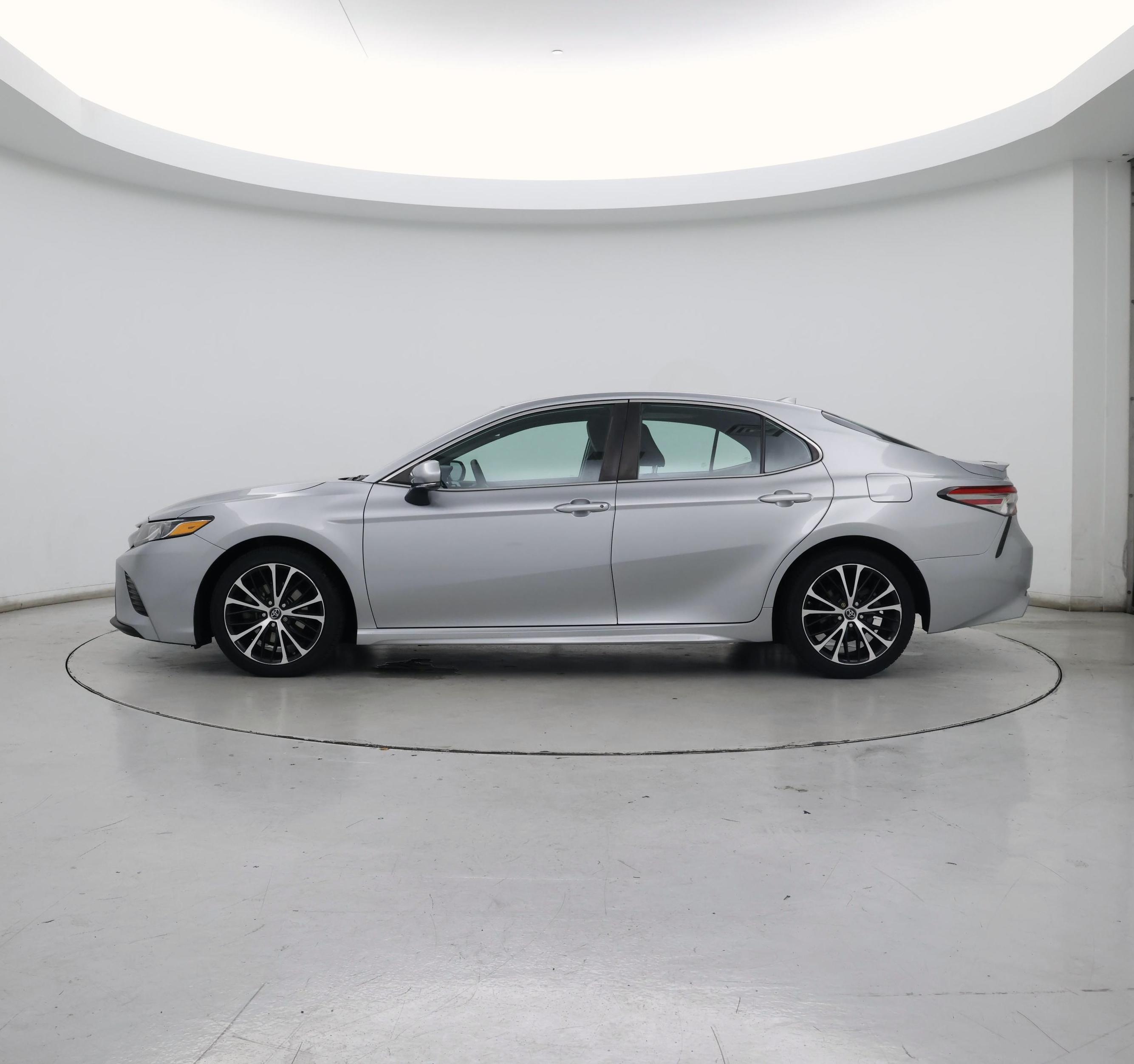 Thumbnail: 2019 Toyota Camry - 3