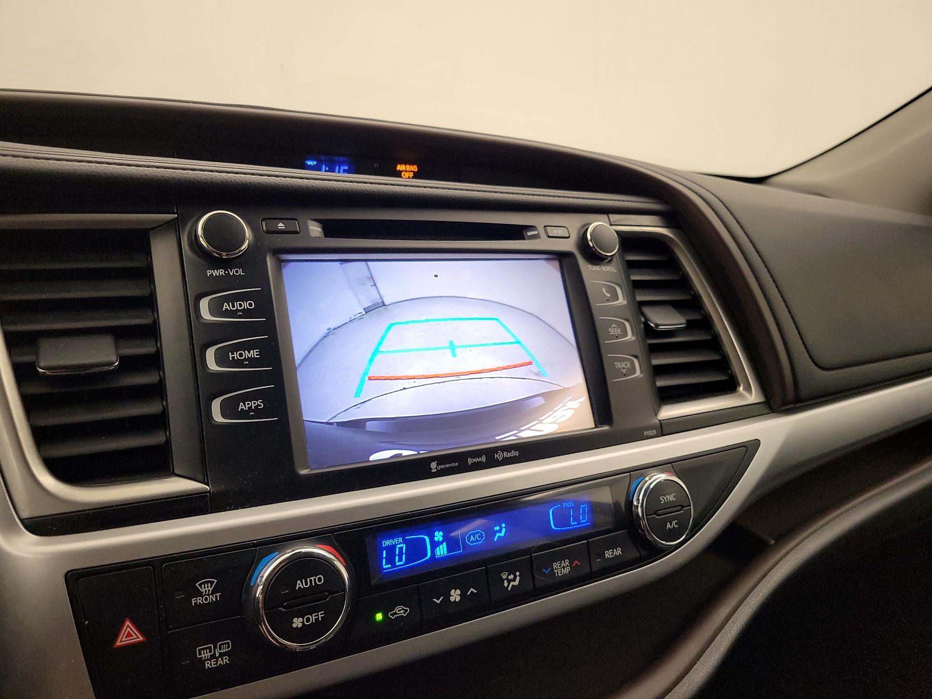 Thumbnail: 2018 Toyota Highlander - 14