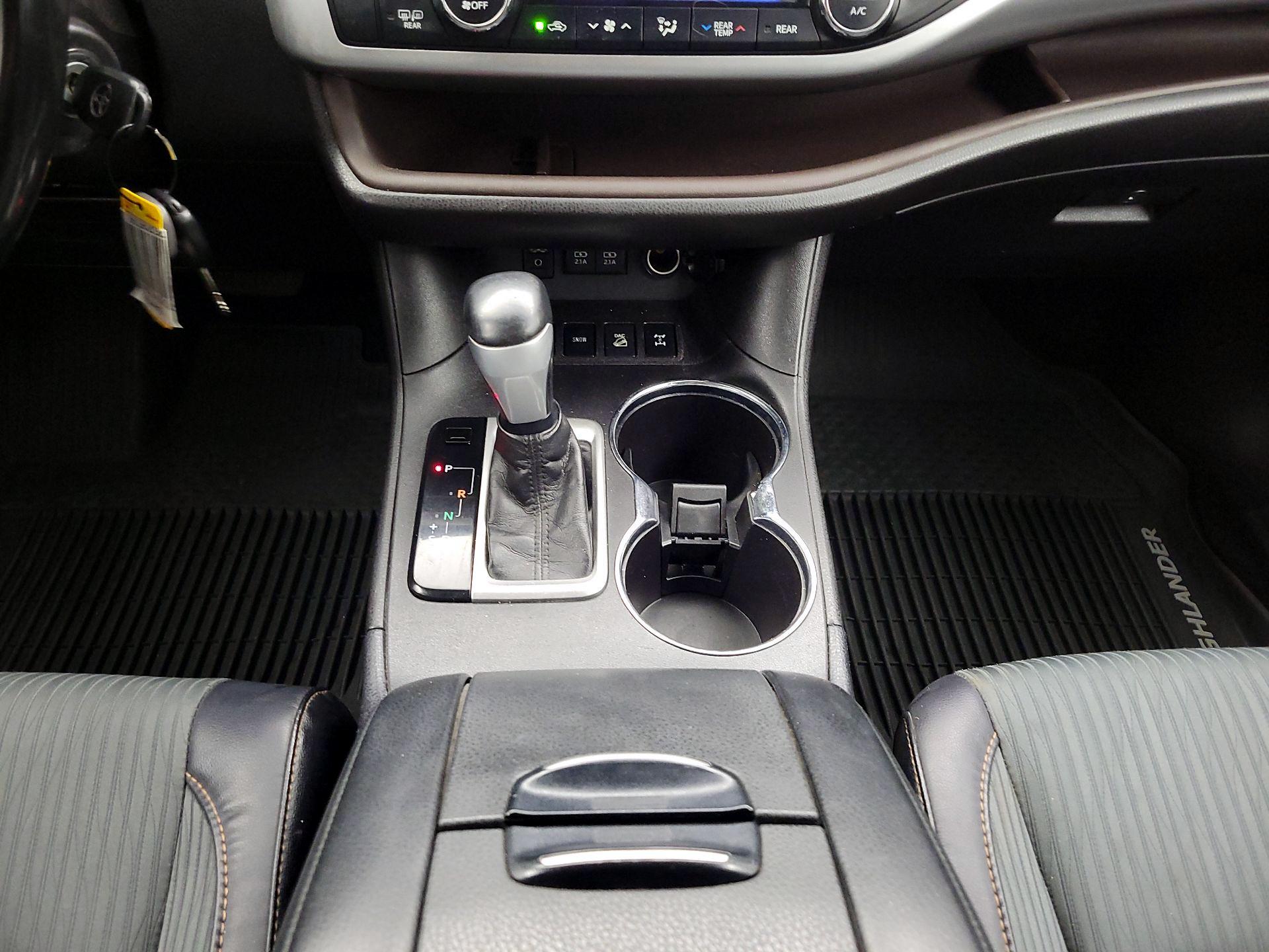 Thumbnail: 2018 Toyota Highlander - 17