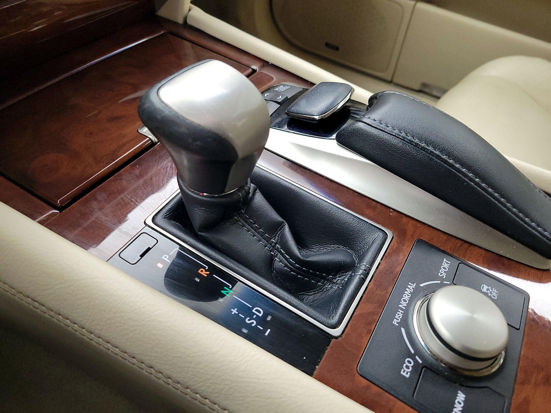 Thumbnail: 2014 Lexus LS - 18