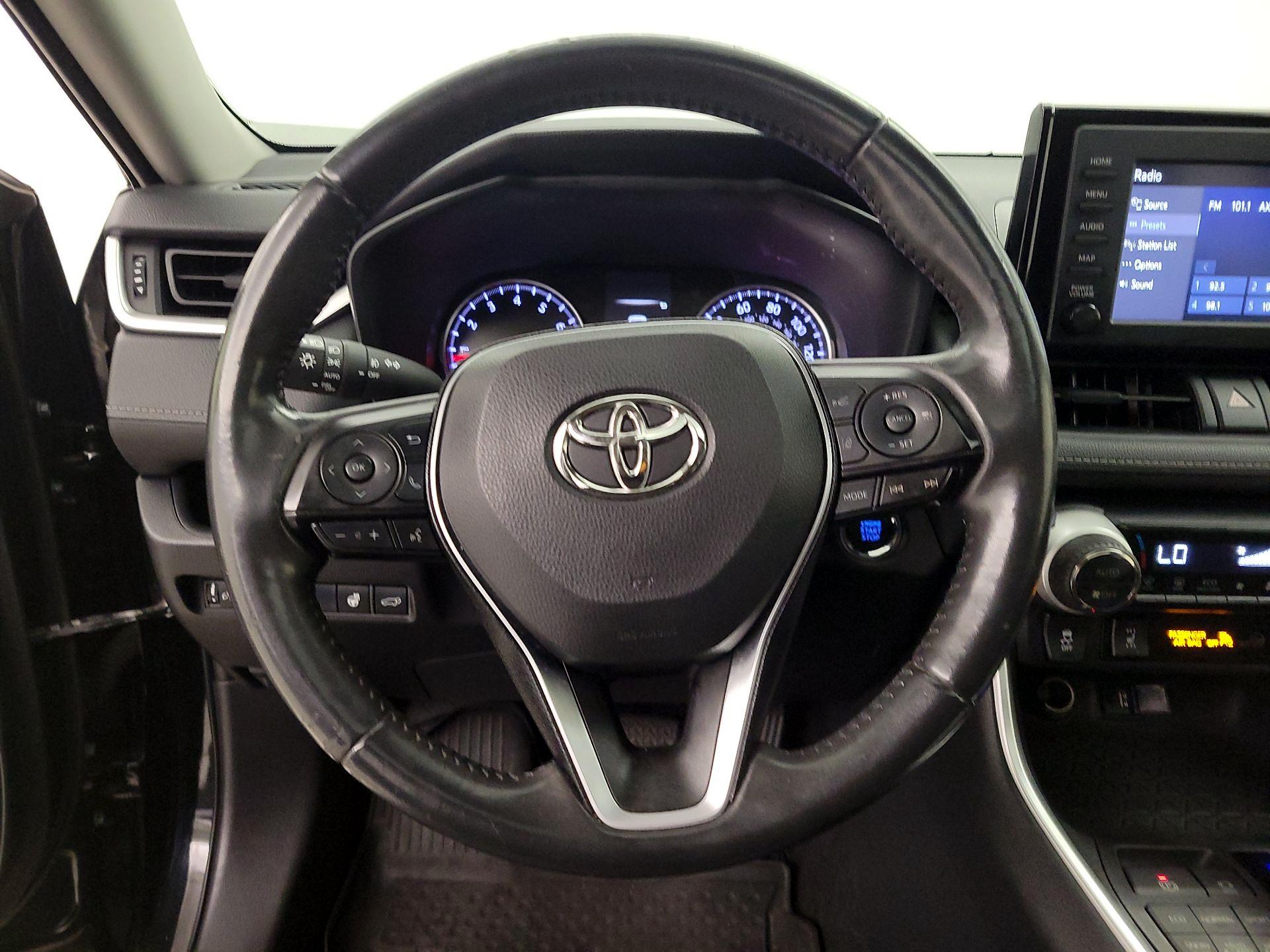 Thumbnail: 2019 Toyota RAV4 - 10