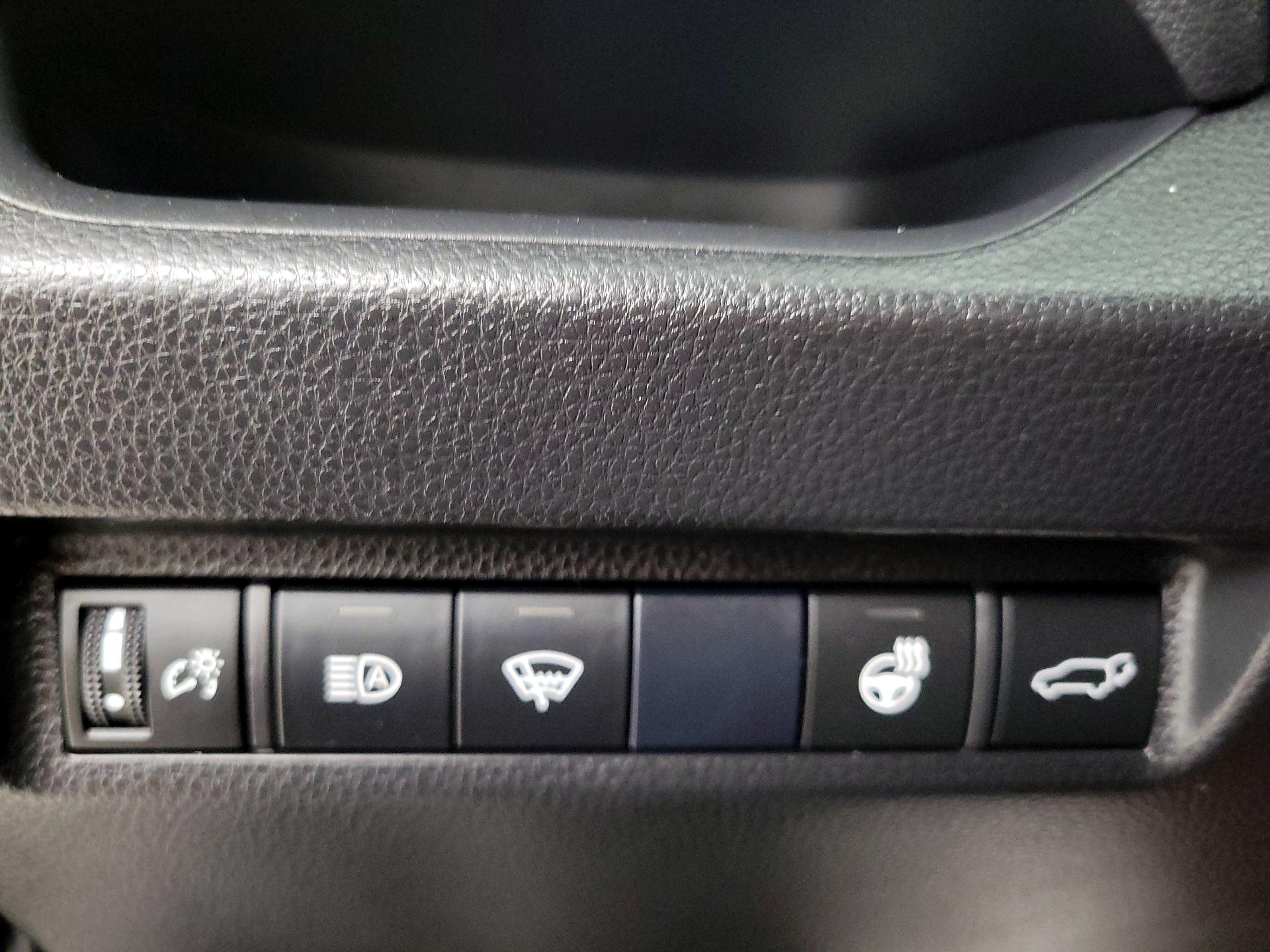 Thumbnail: 2019 Toyota RAV4 - 13