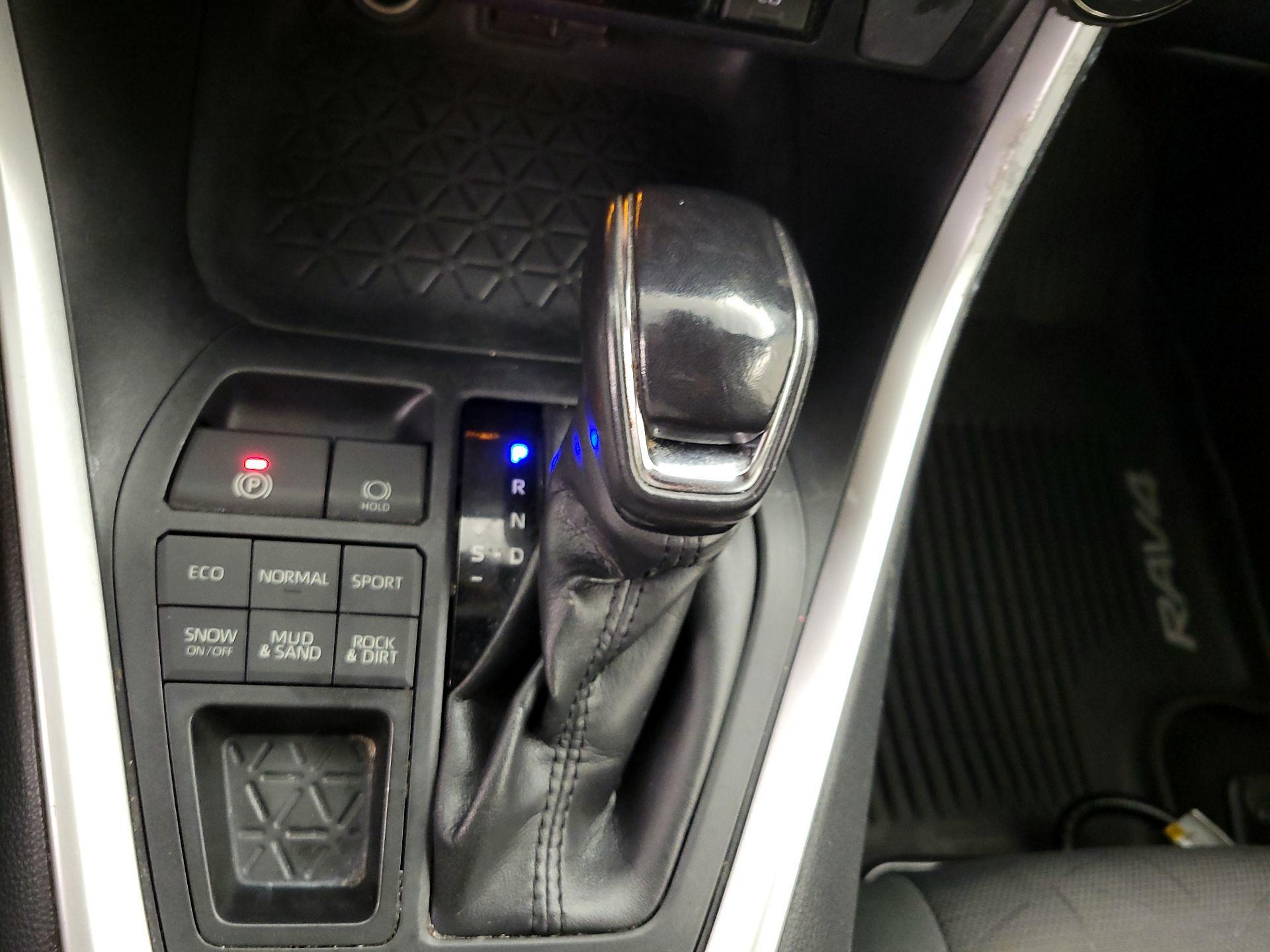 Thumbnail: 2019 Toyota RAV4 - 17
