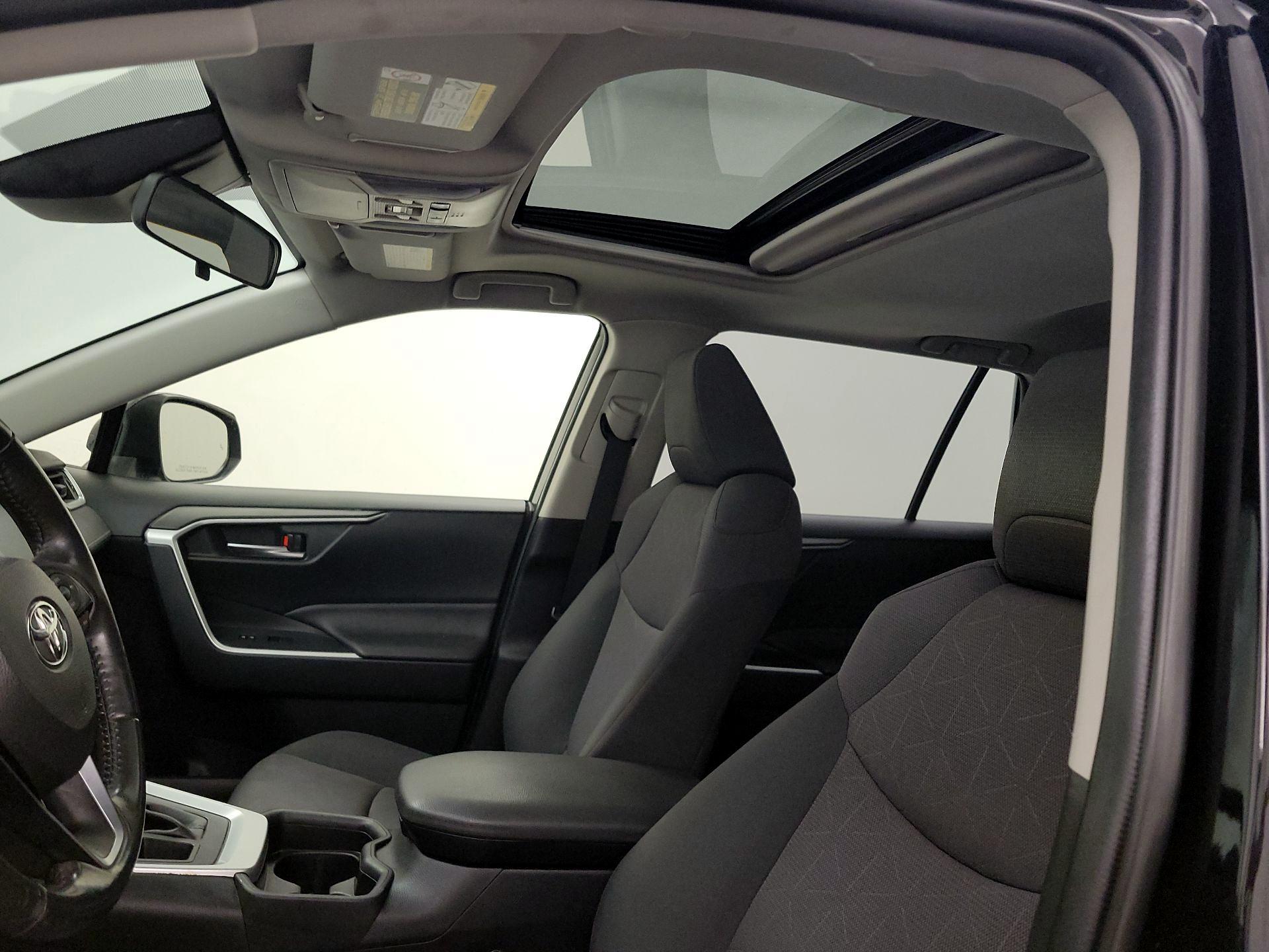 Thumbnail: 2019 Toyota RAV4 - 19