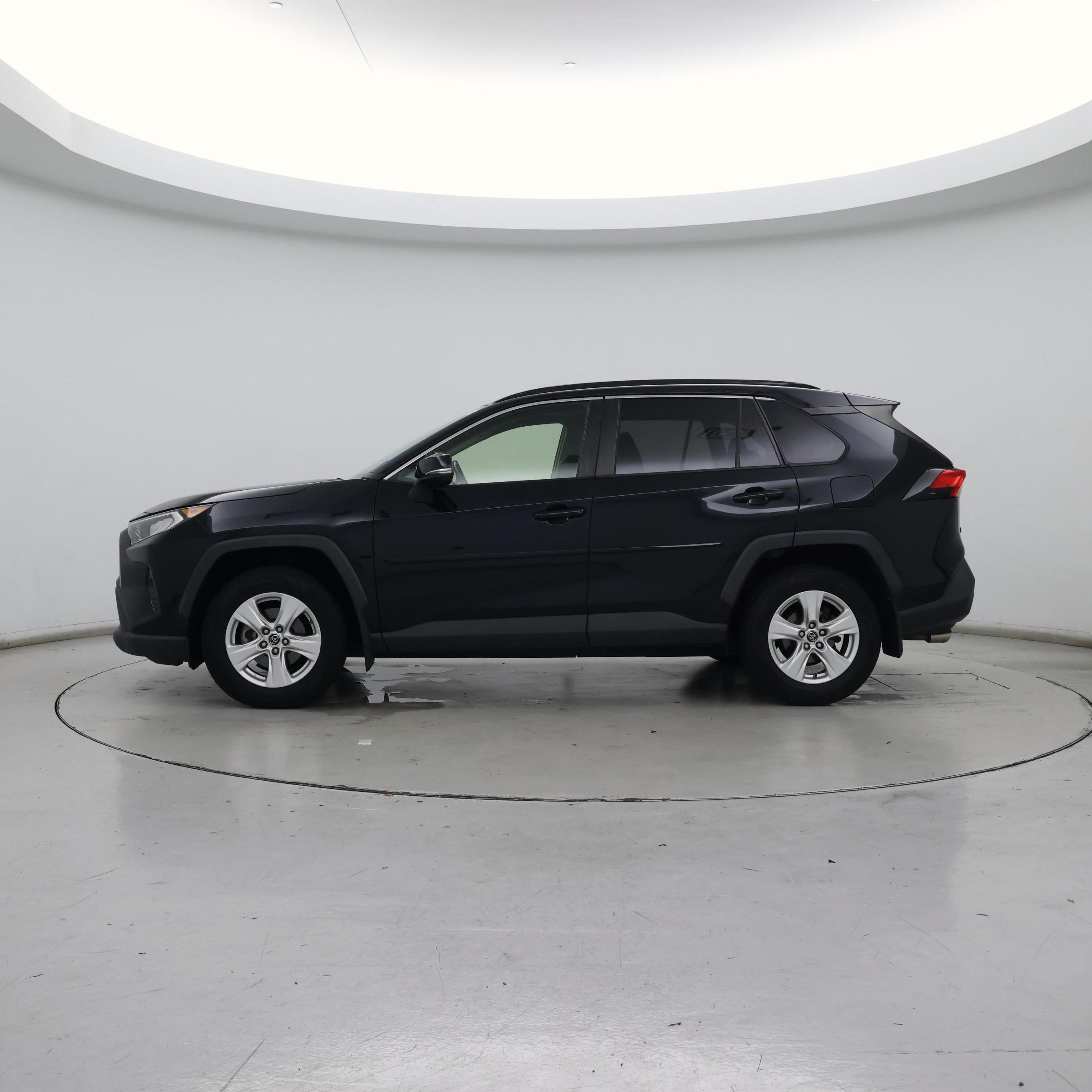 Thumbnail: 2019 Toyota RAV4 - 3