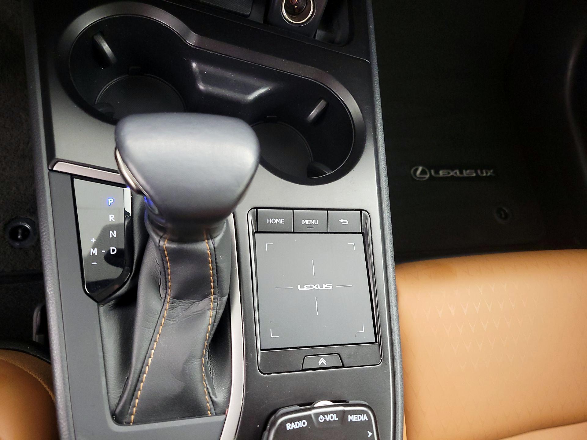 Thumbnail: 2022 Lexus UX - 17