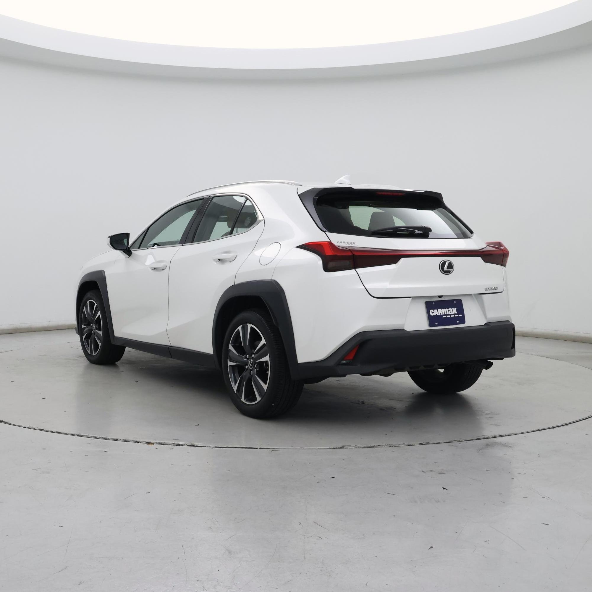 Thumbnail: 2022 Lexus UX - 2