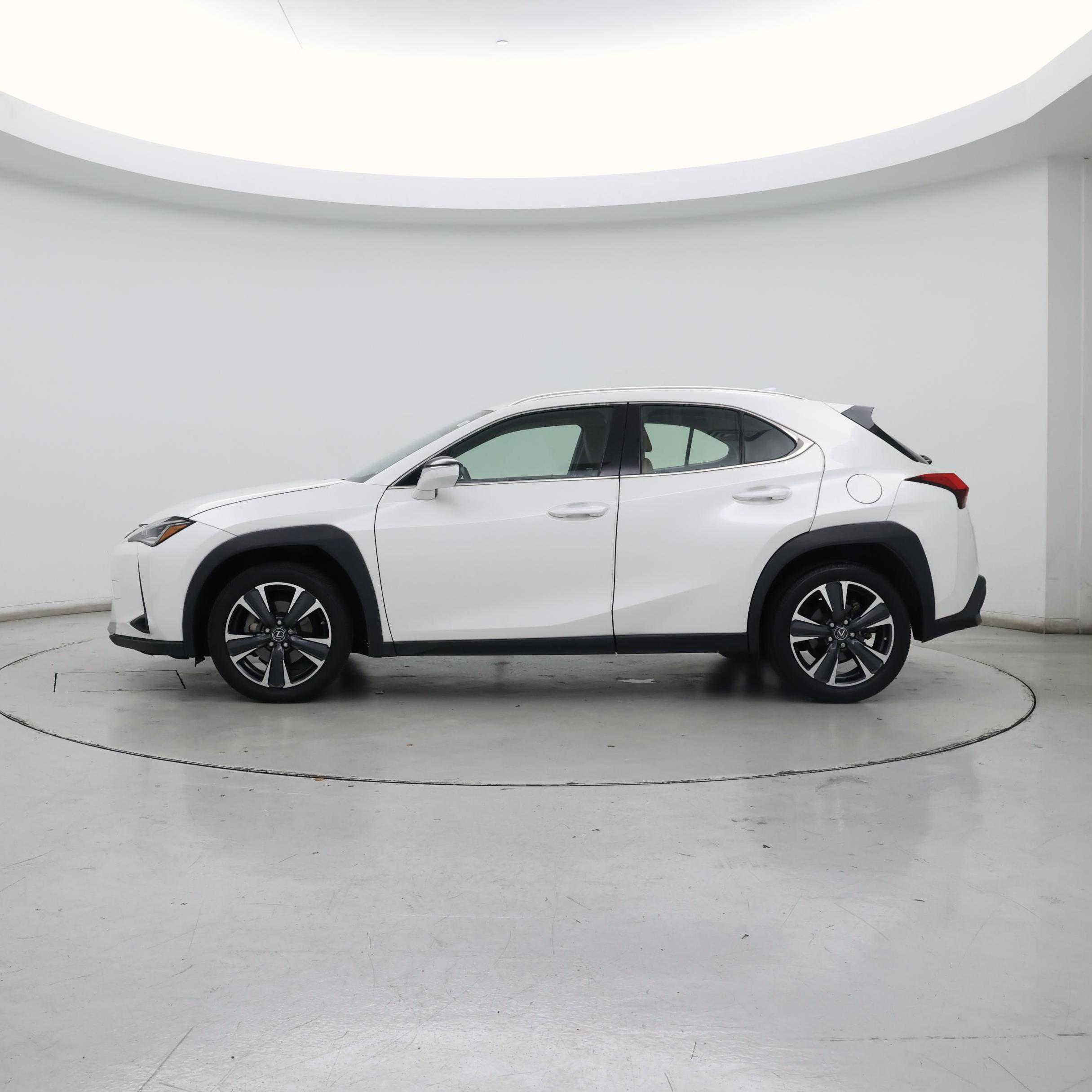 Thumbnail: 2022 Lexus UX - 3
