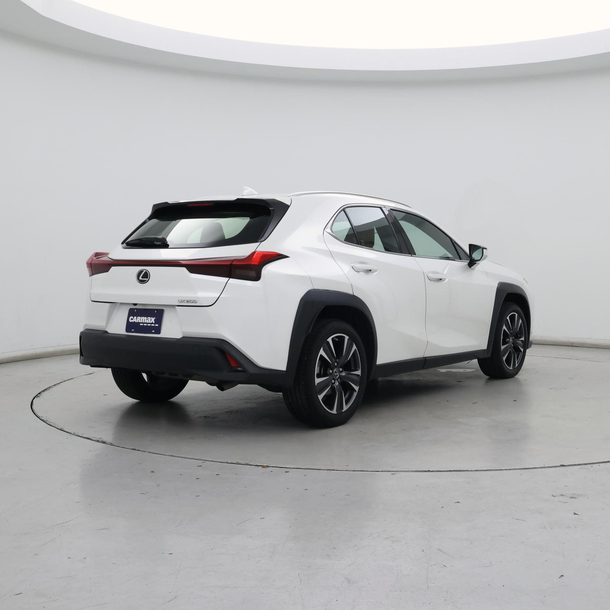 Thumbnail: 2022 Lexus UX - 8