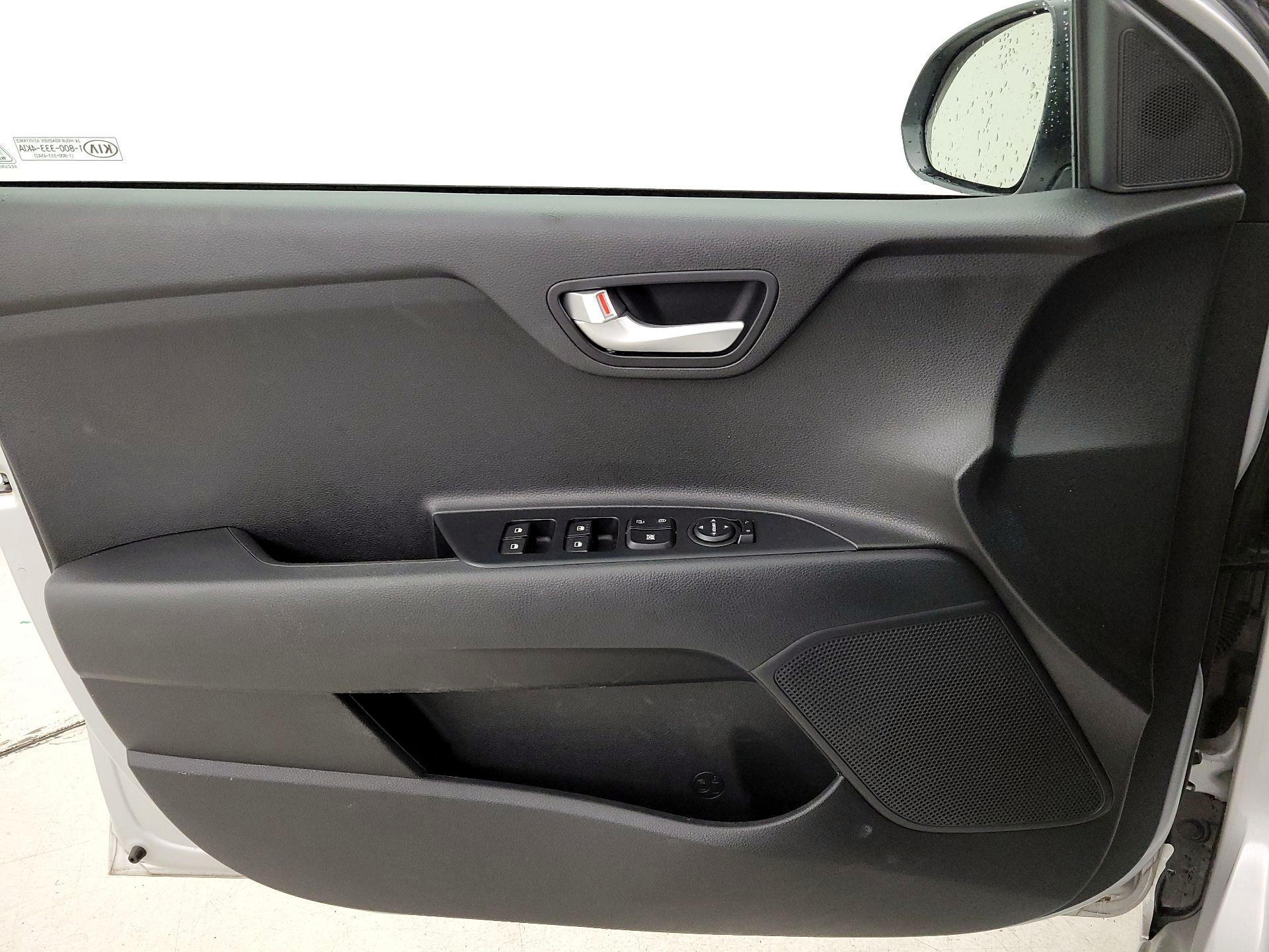 Thumbnail: 2021 Kia Rio - 12