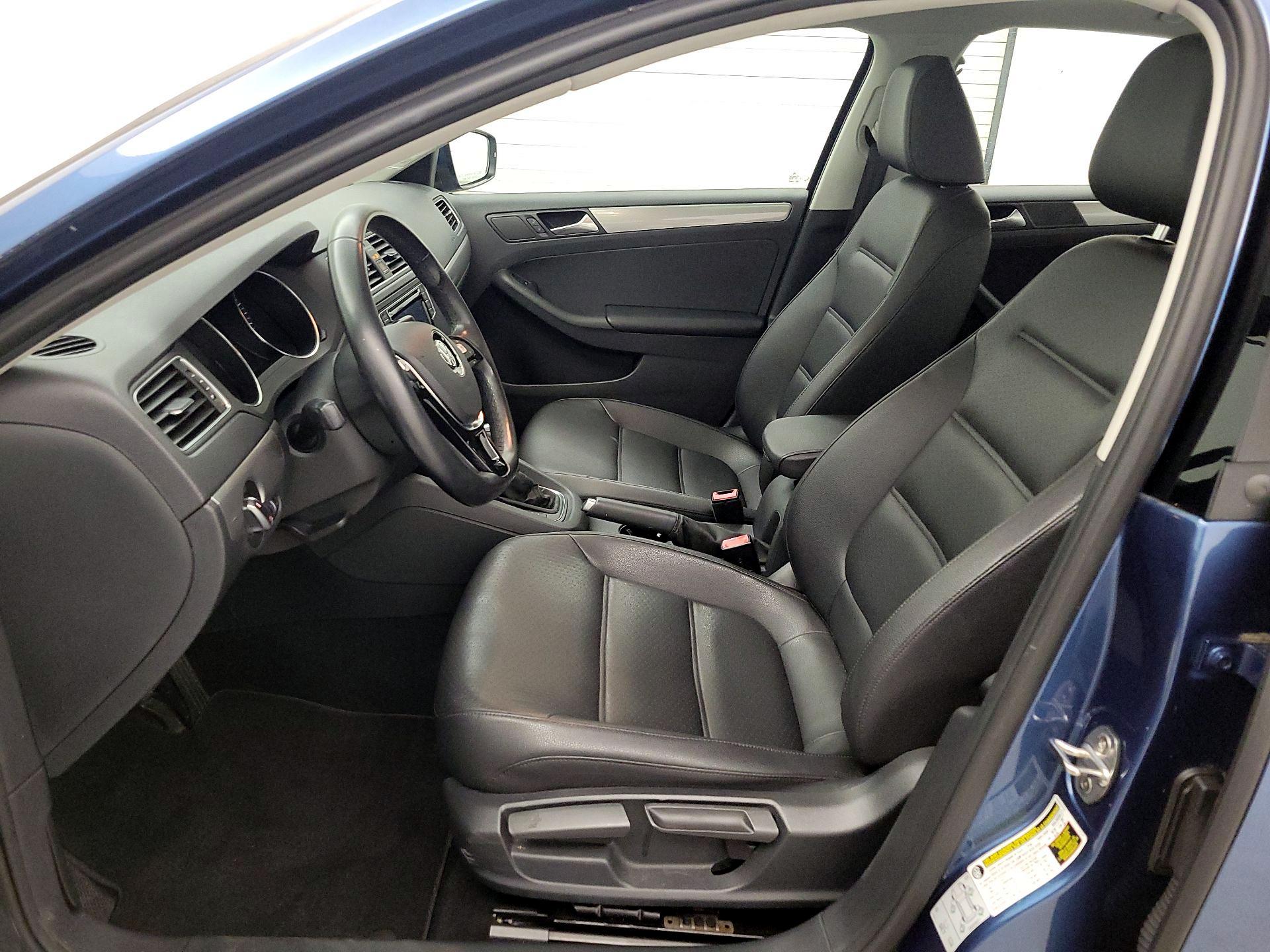 Thumbnail: 2016 Volkswagen Jetta - 11