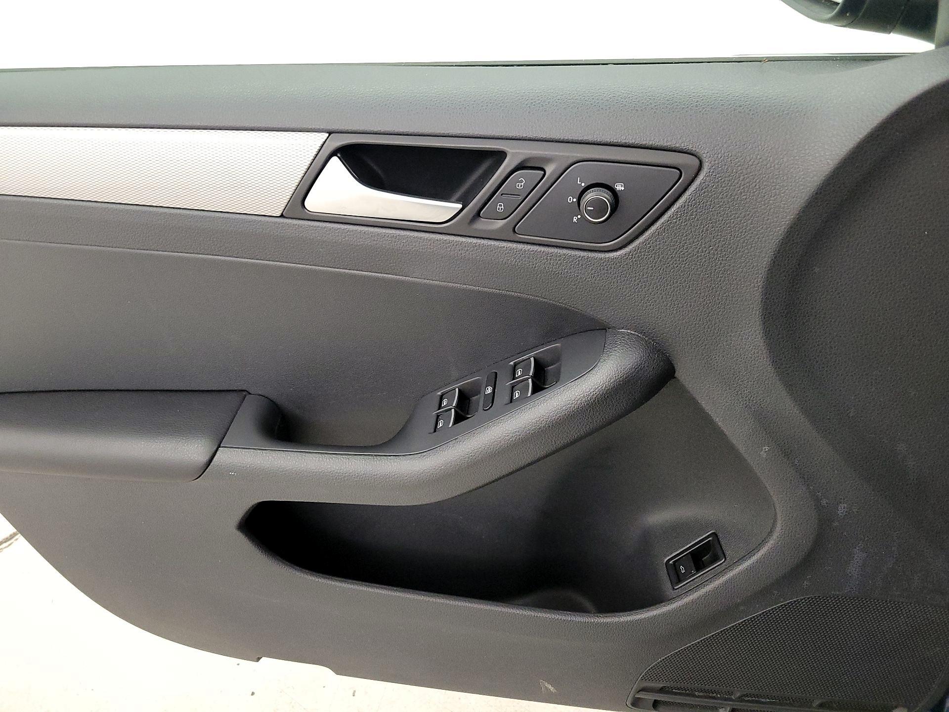 Thumbnail: 2016 Volkswagen Jetta - 12