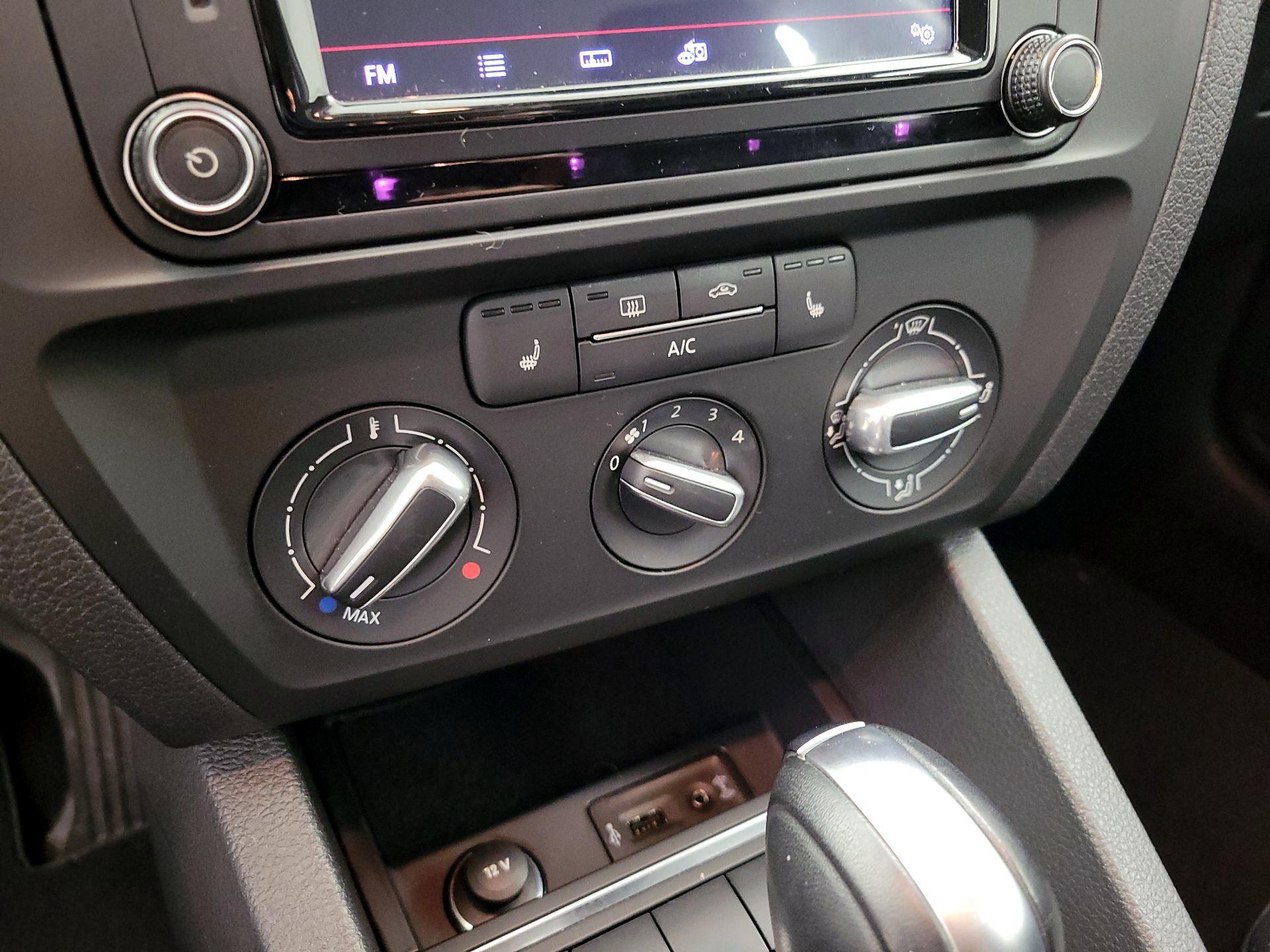 Thumbnail: 2016 Volkswagen Jetta - 16