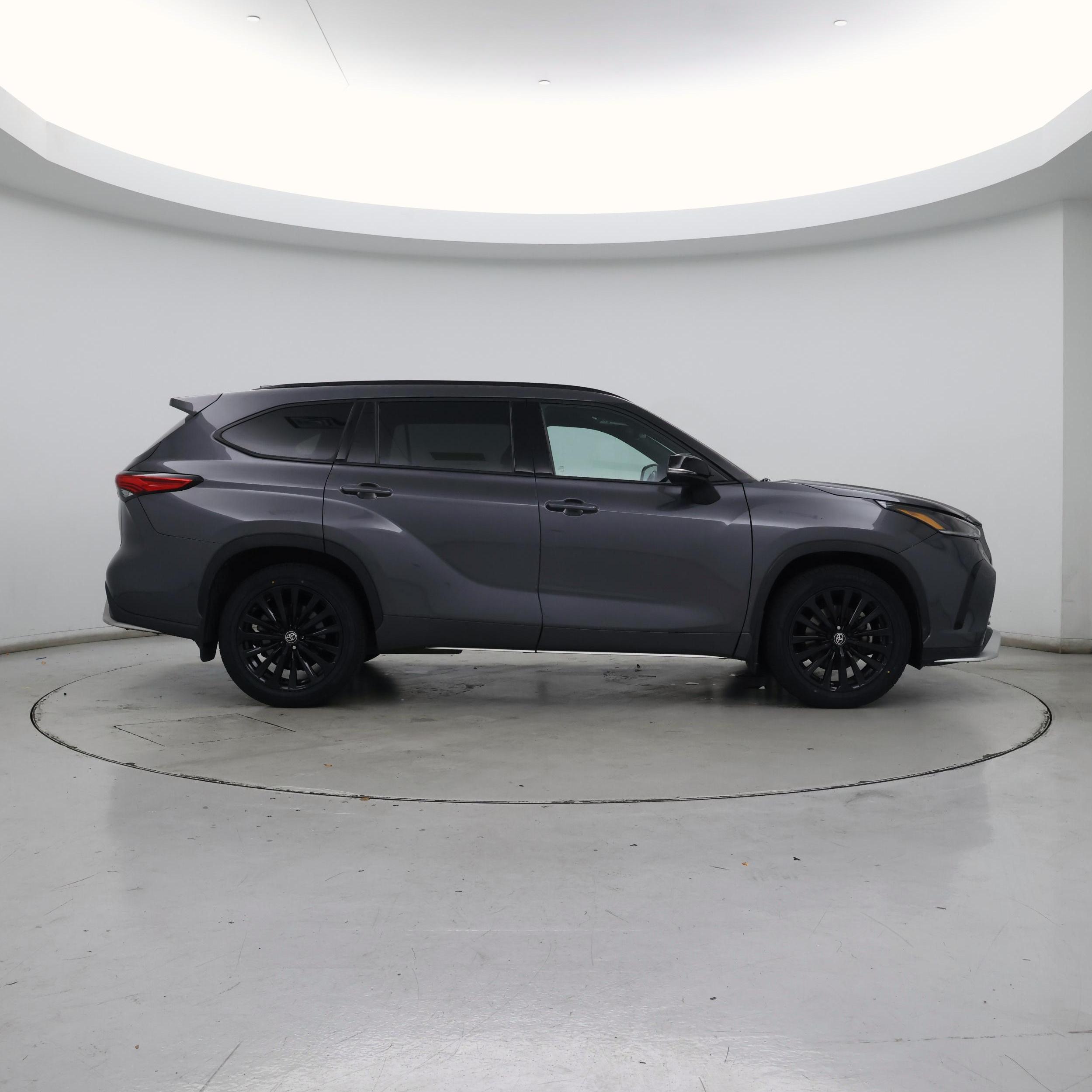 Thumbnail: 2022 Toyota Highlander - 7