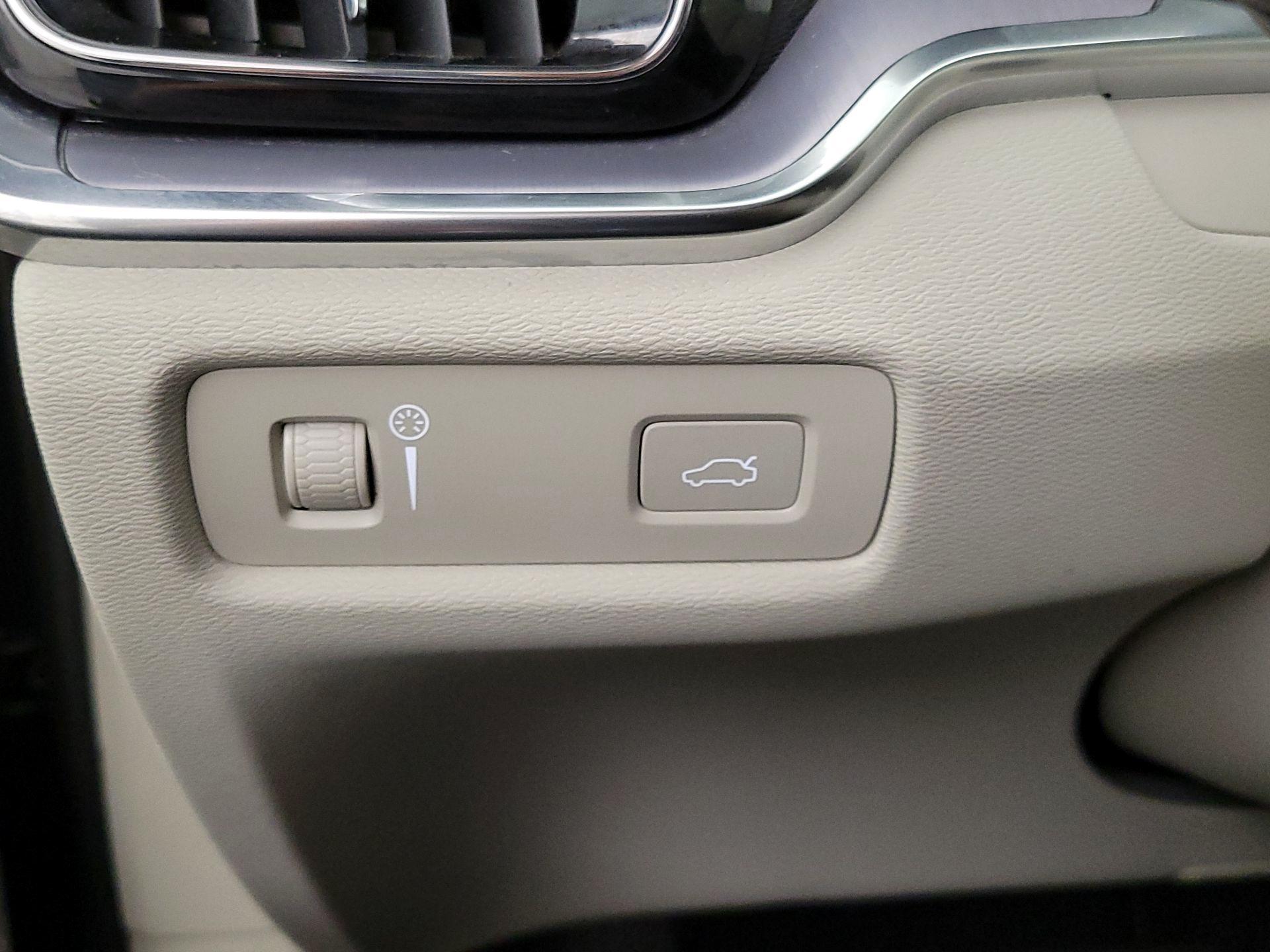 Thumbnail: 2019 Volvo S60 - 13