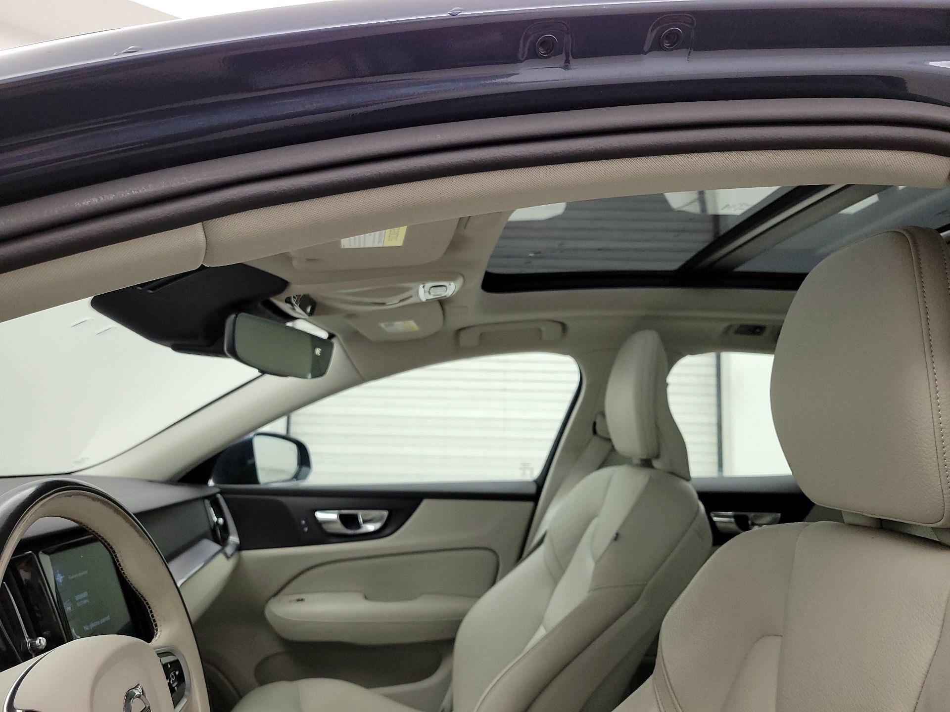 Thumbnail: 2019 Volvo S60 - 19