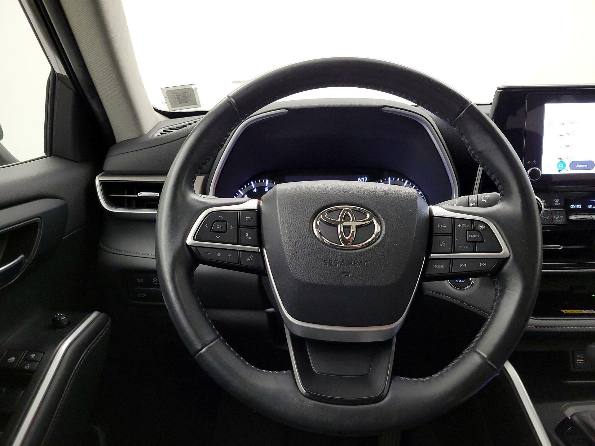 Thumbnail: 2023 Toyota Highlander - 10