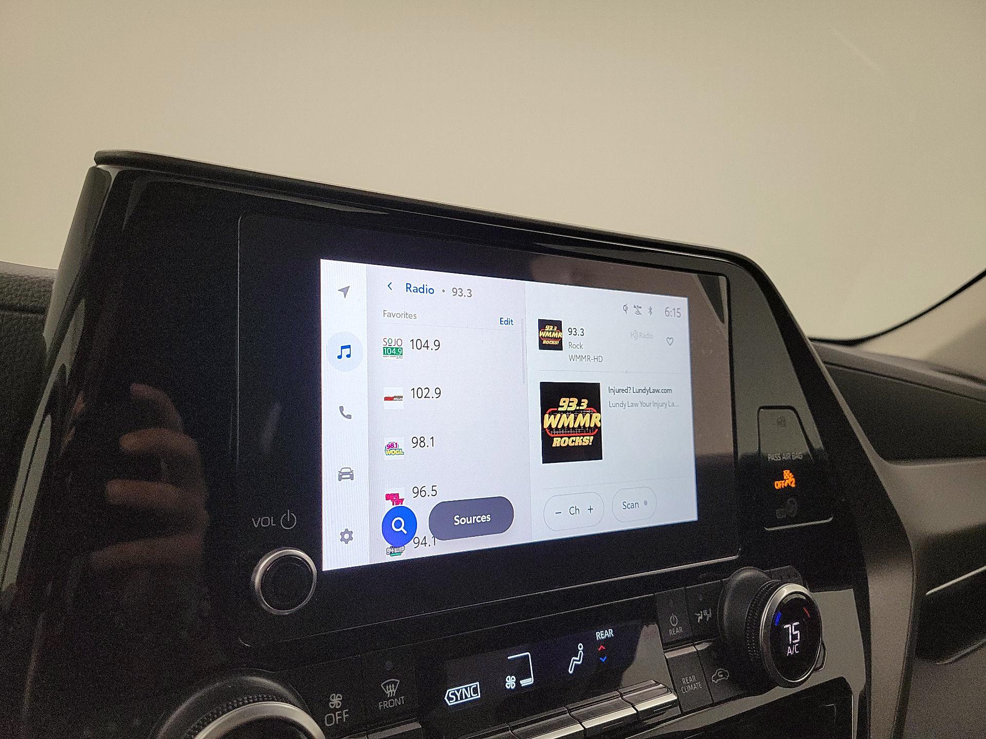 Thumbnail: 2023 Toyota Highlander - 15