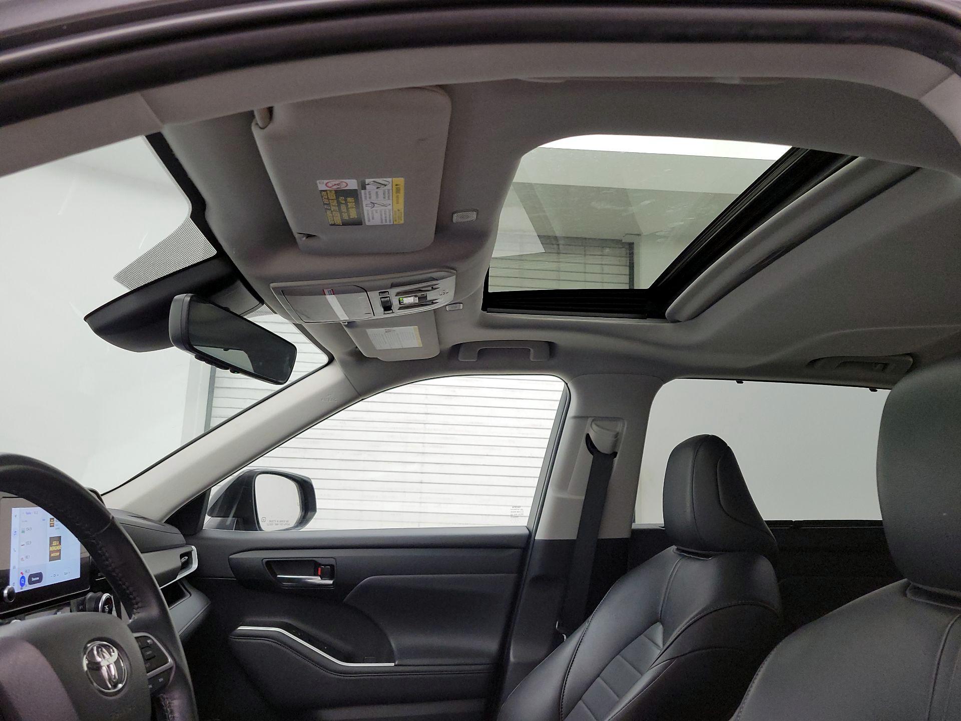 Thumbnail: 2023 Toyota Highlander - 19