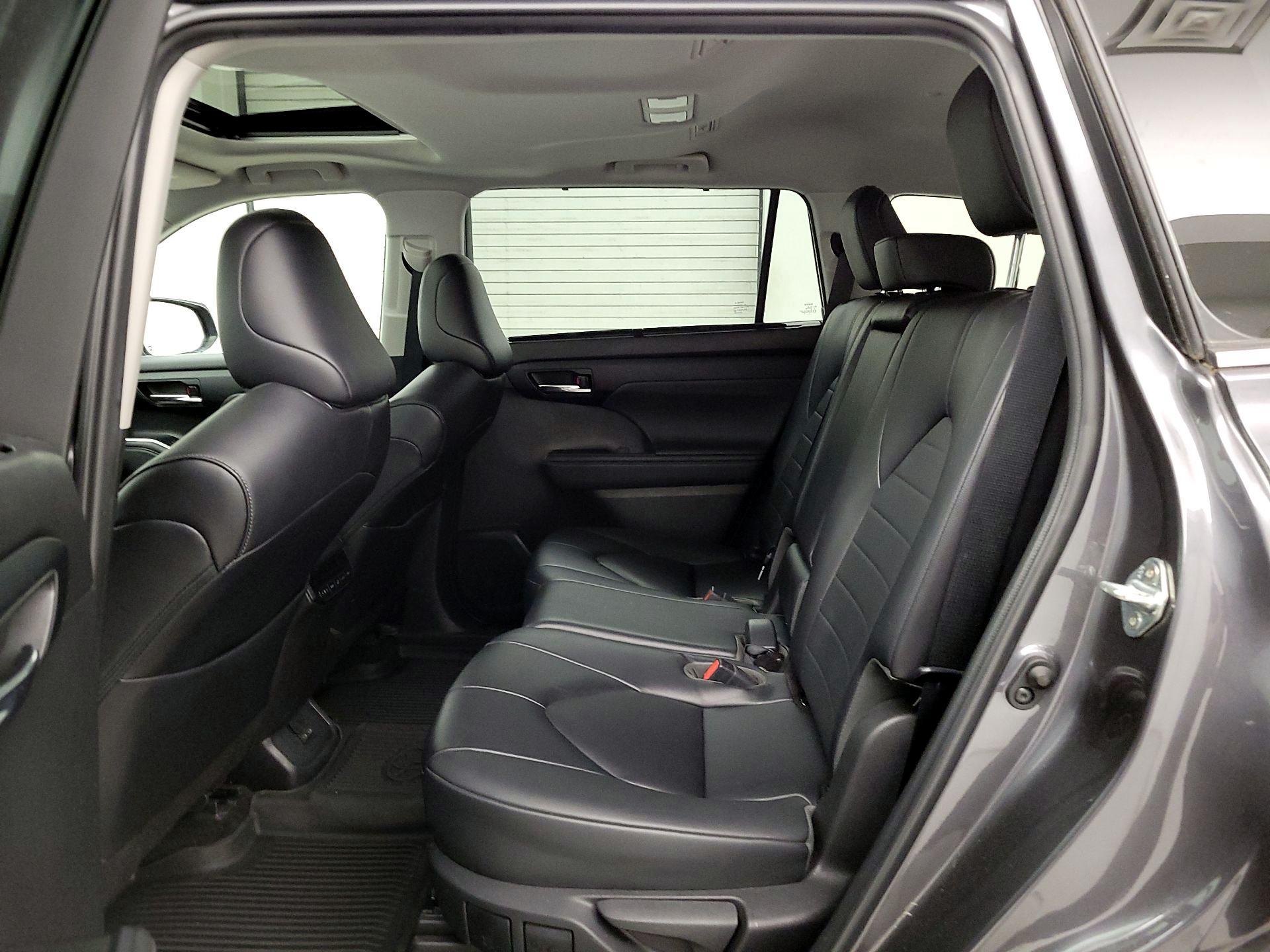 Thumbnail: 2023 Toyota Highlander - 20